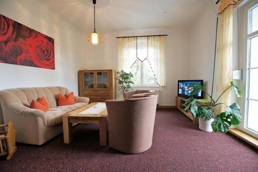 One-Bedroom Apartment with Shower photo 1
