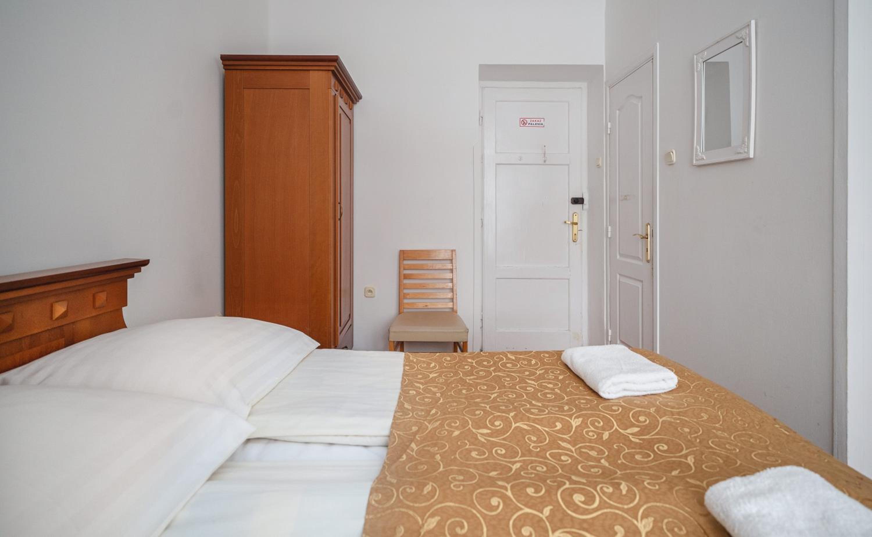 Double Room - Photo 15