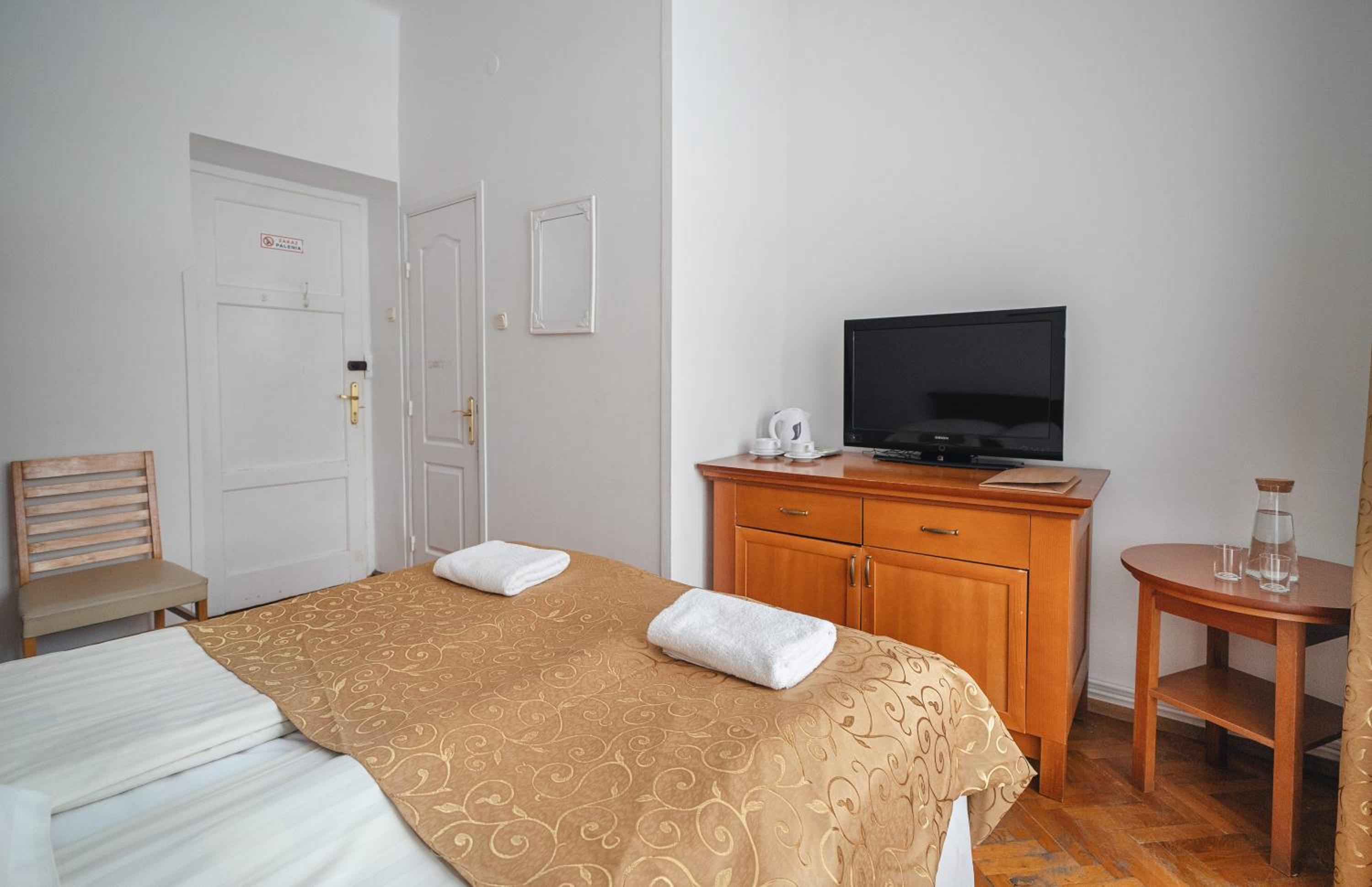 Double Room - Photo 11