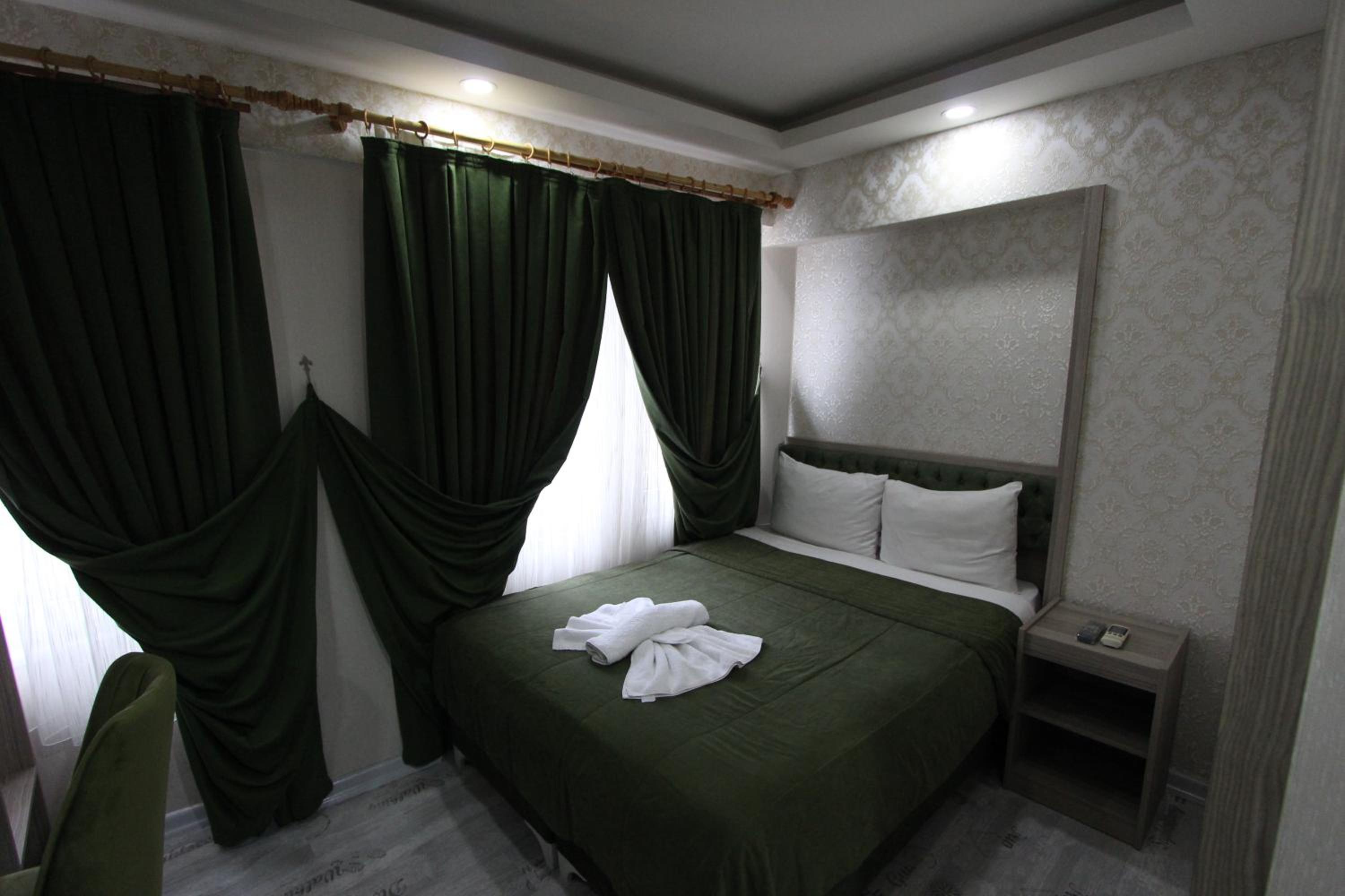 Standard Double or Twin Room photo 1
