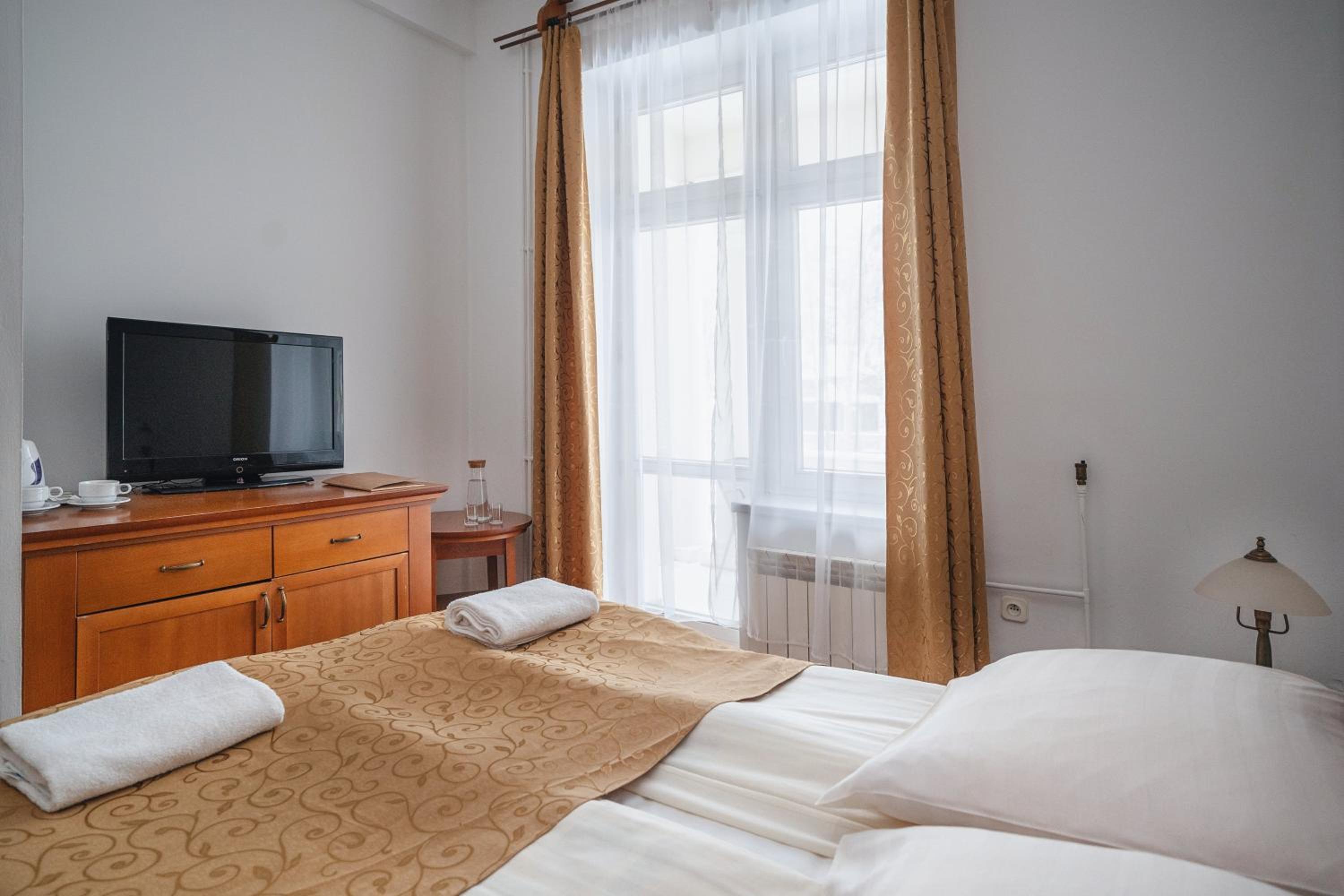 Double Room - Photo 10