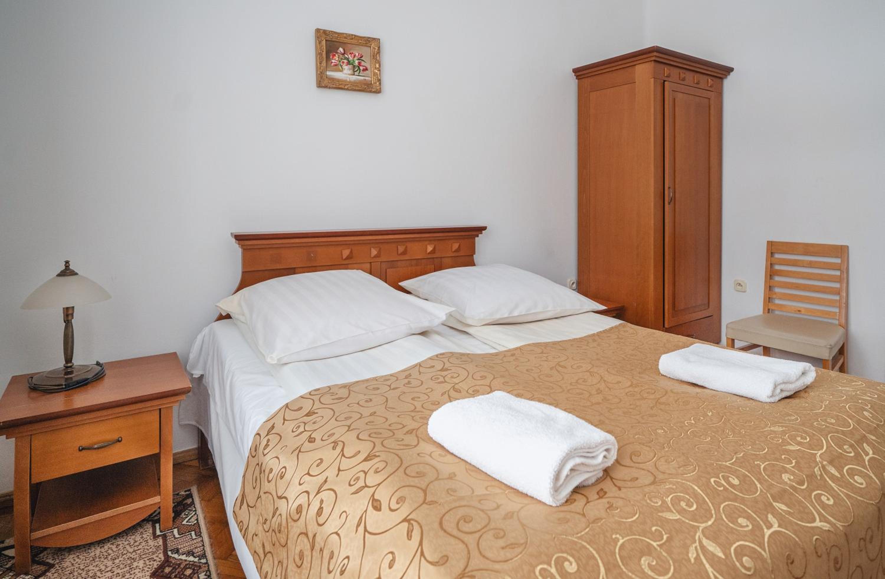 Double Room - Photo 5