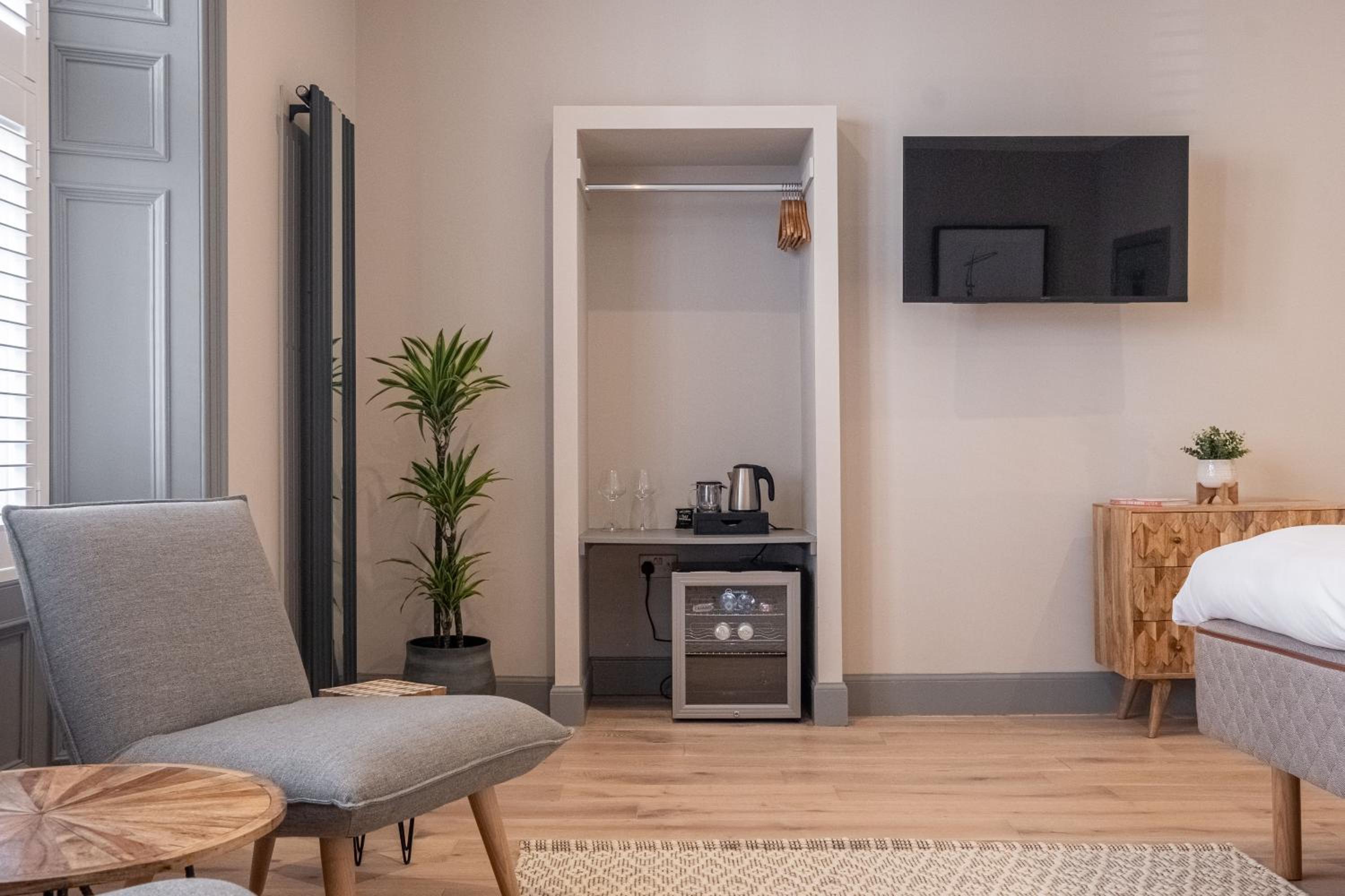 Executive Suite - Photo 4
