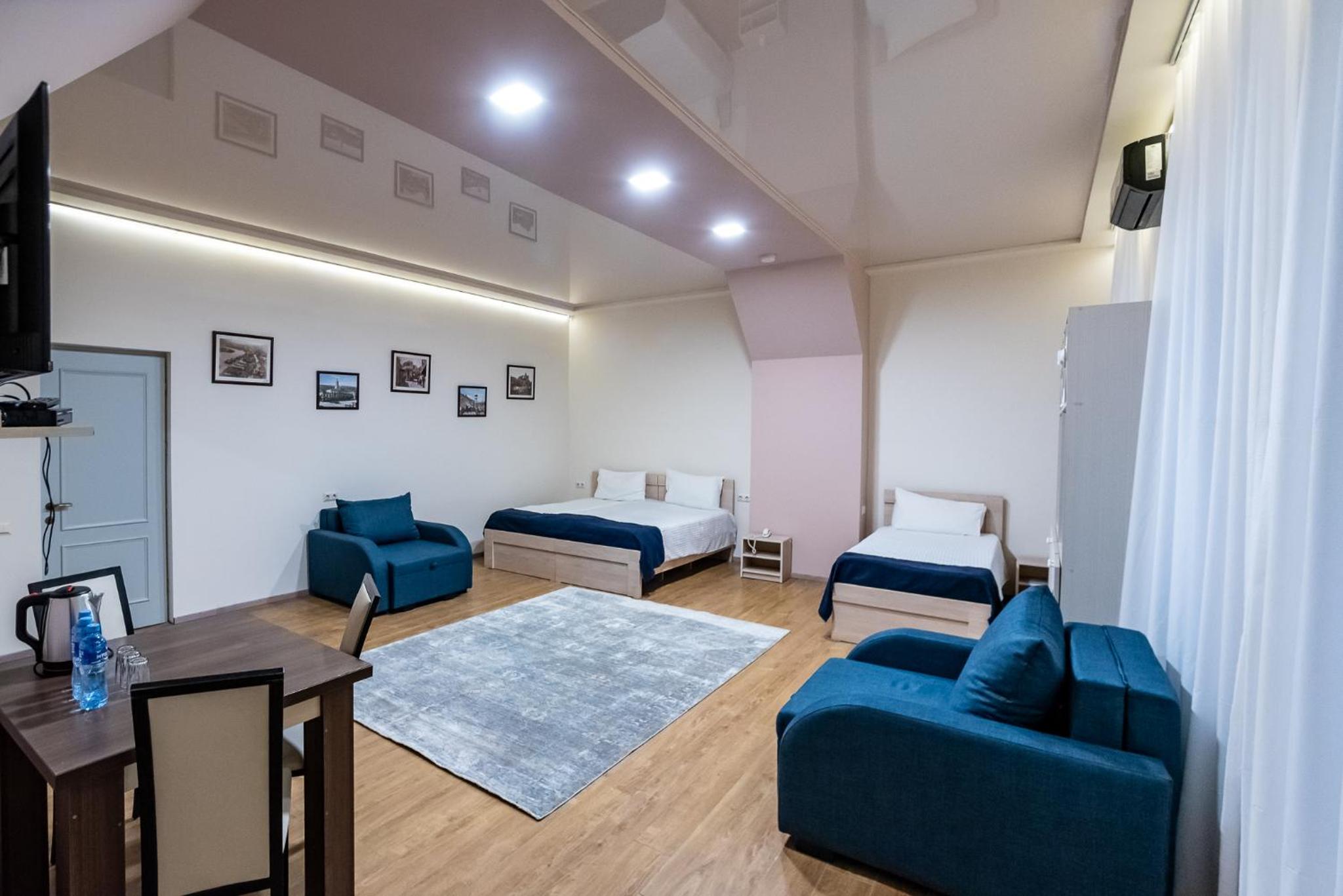 Deluxe Family Room photo 3