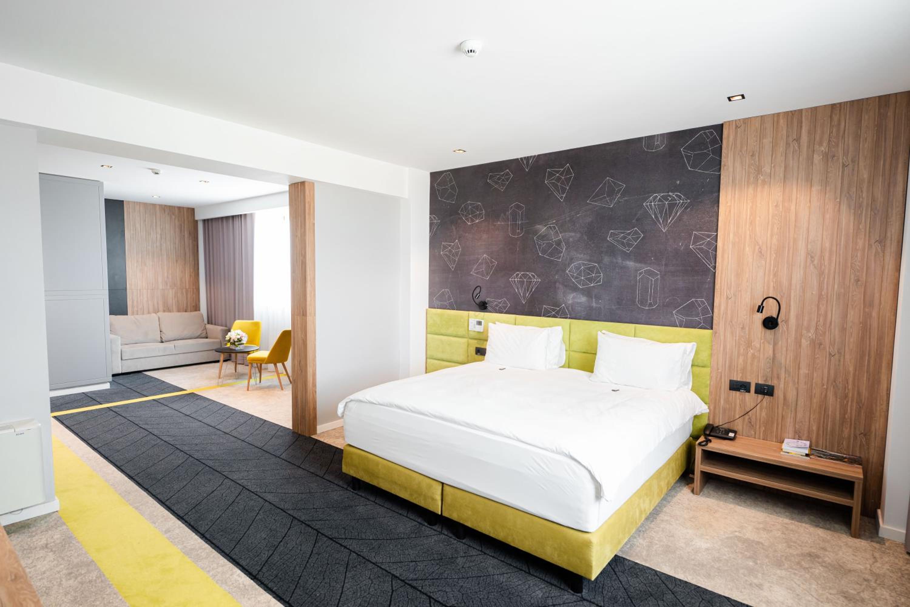 Executive Suite - Photo 1