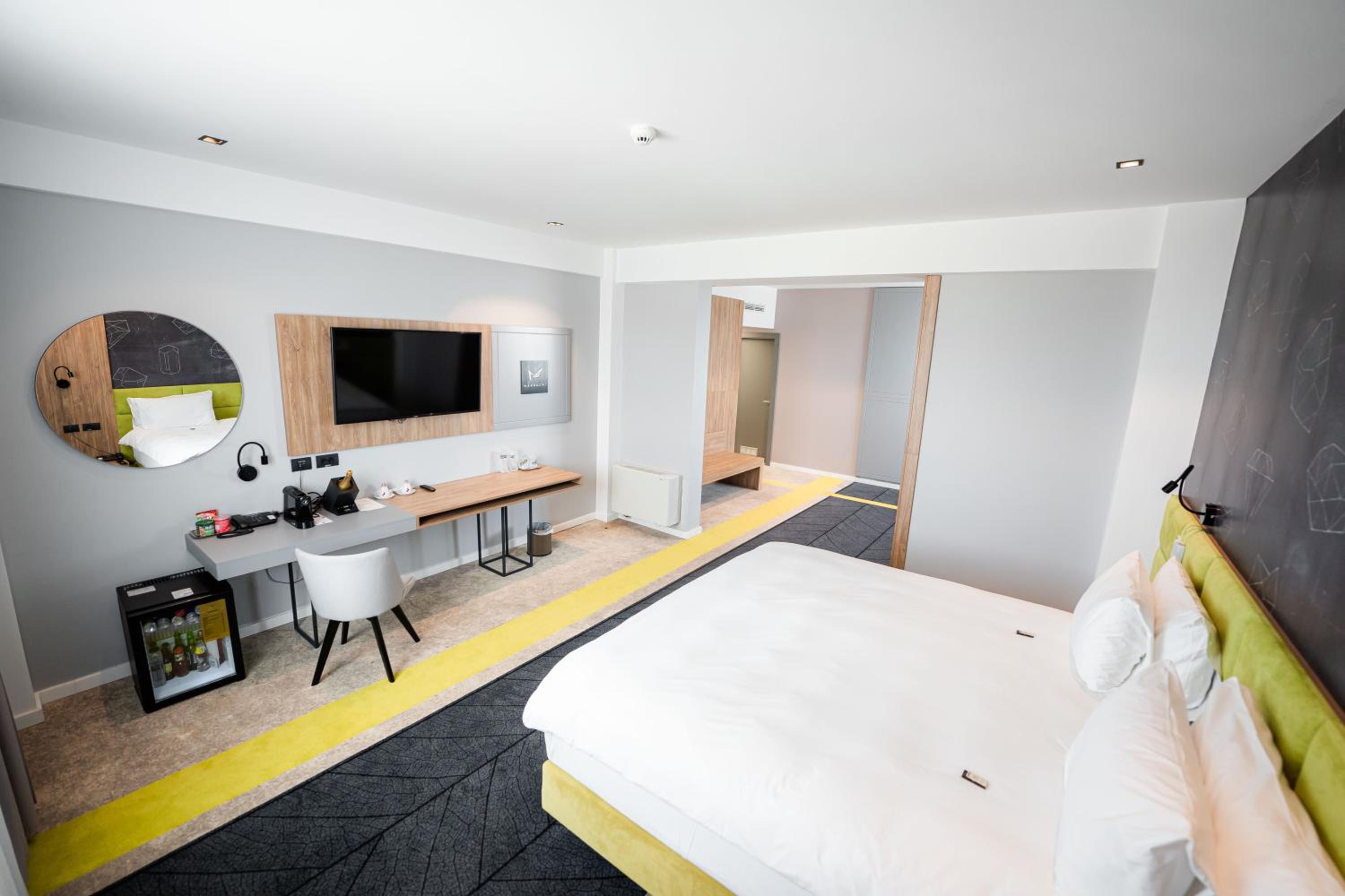 Executive Suite - Photo 3