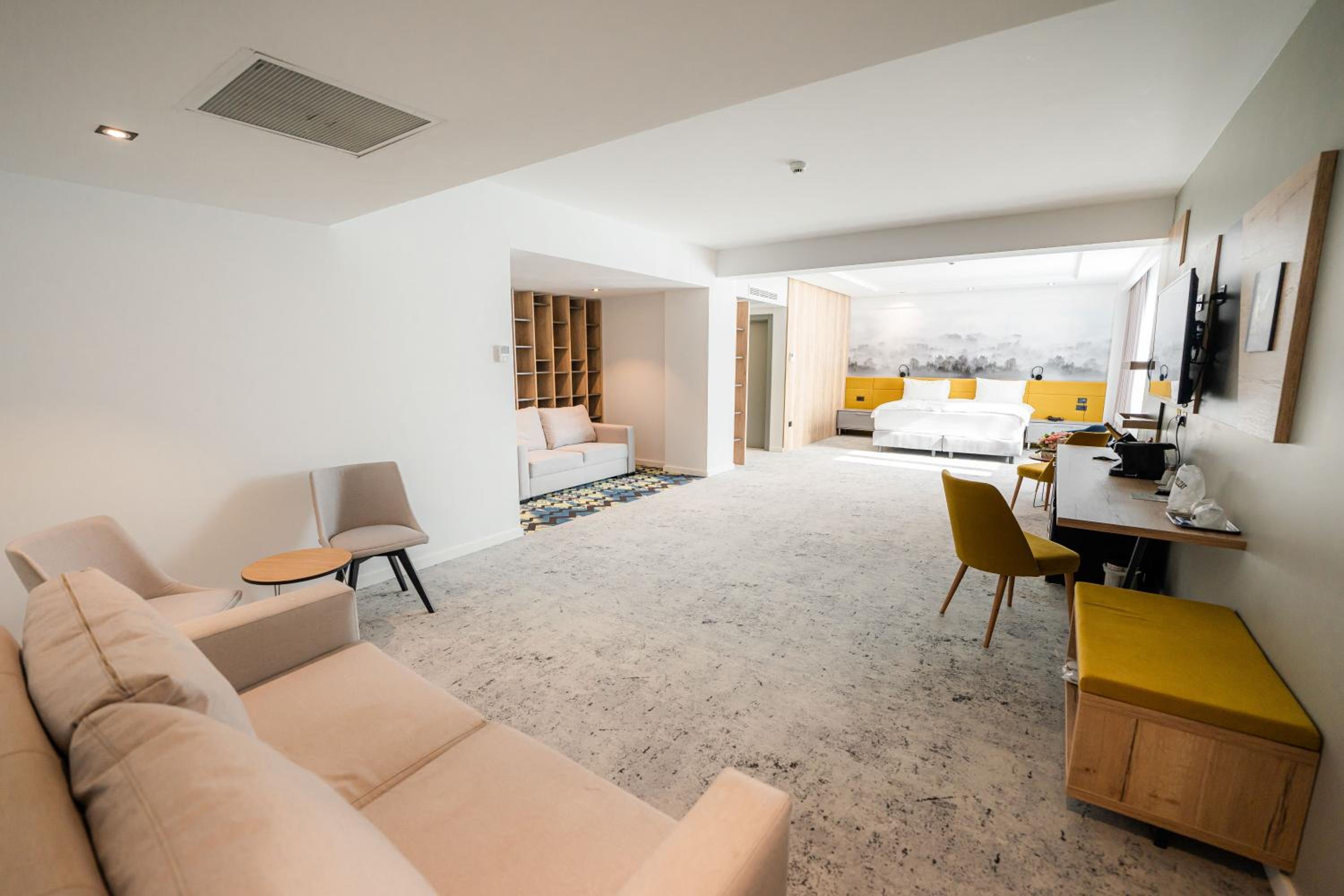 Executive Suite - Photo 10