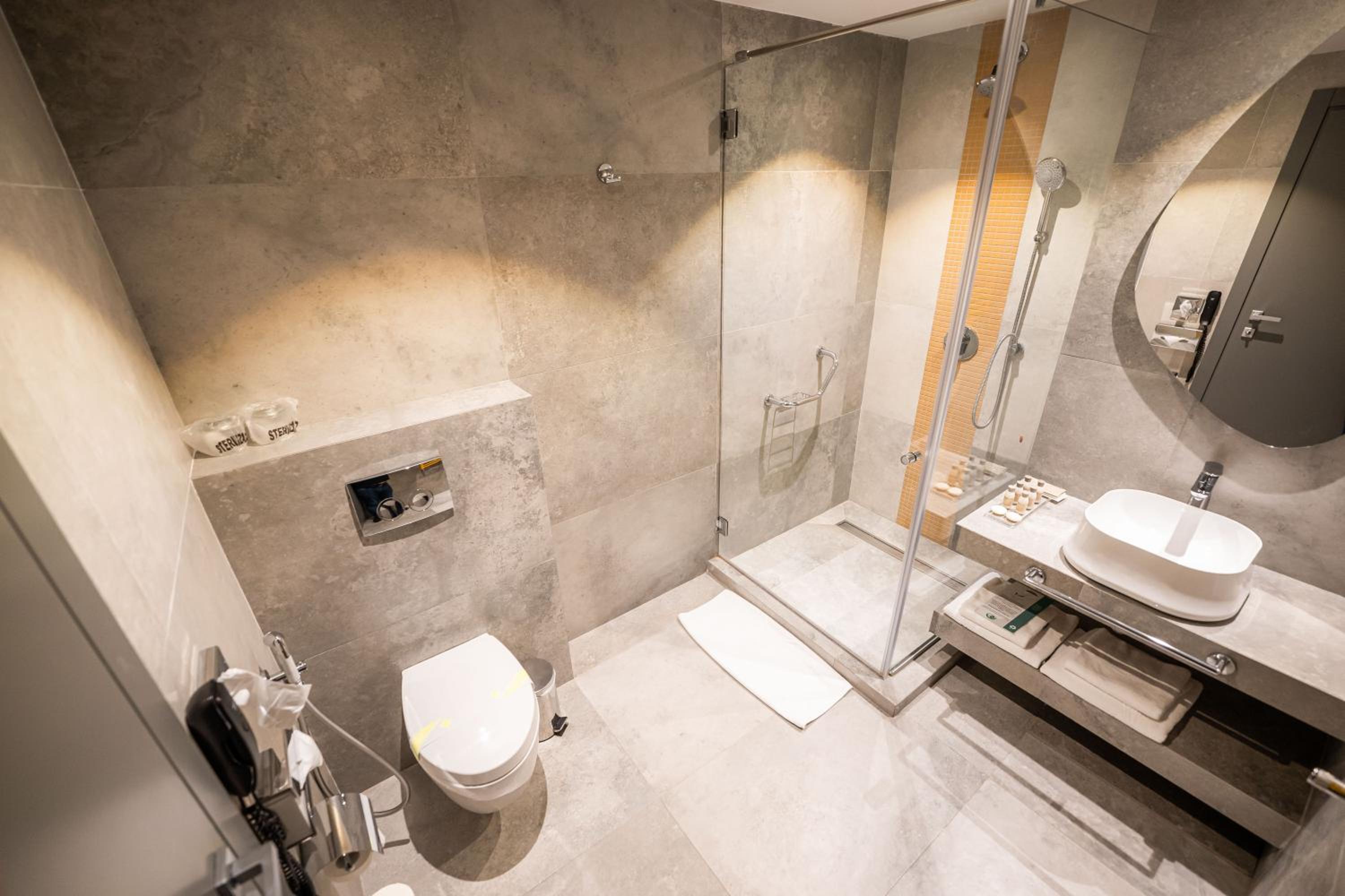 Executive Suite - Photo 11