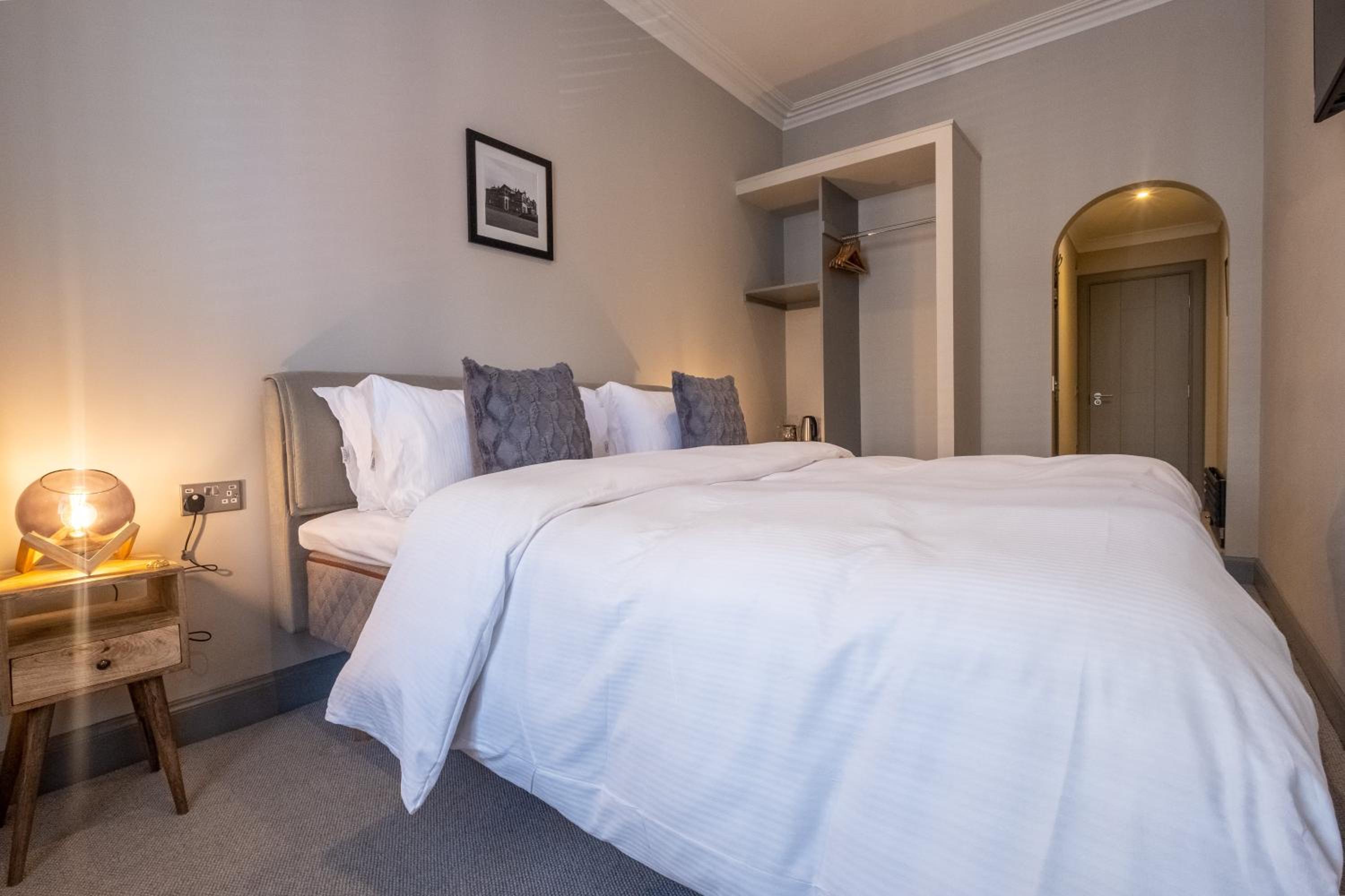 Economy Double or Twin Room photo 3