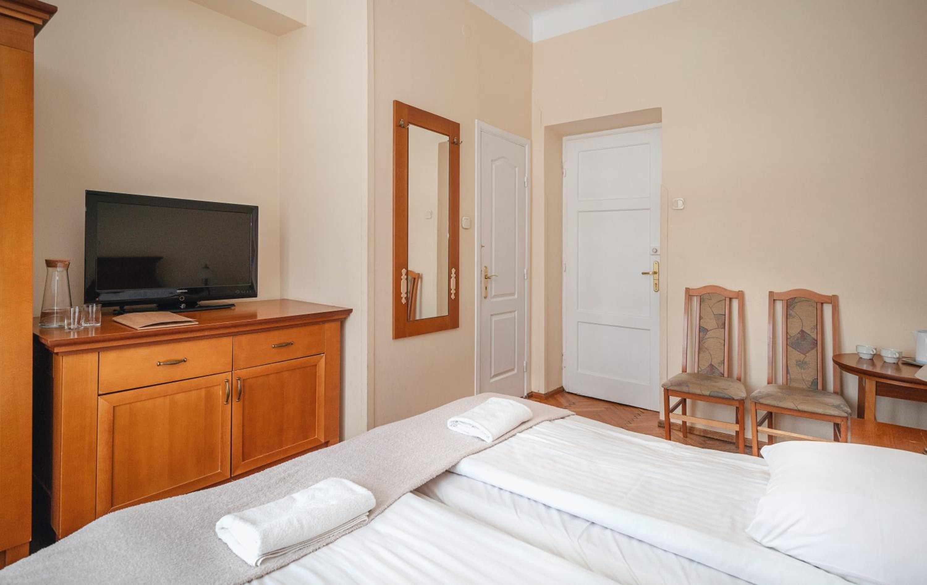 Double Room - Photo 3