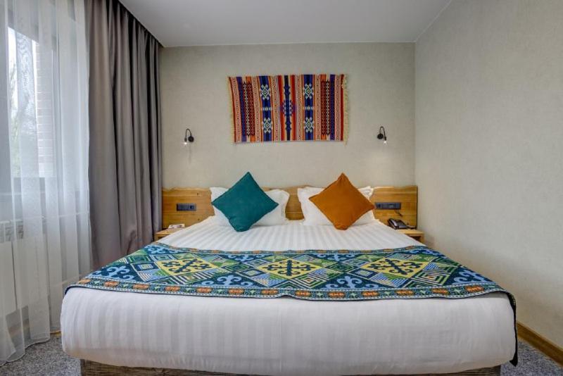Large Double Room - Photo 2