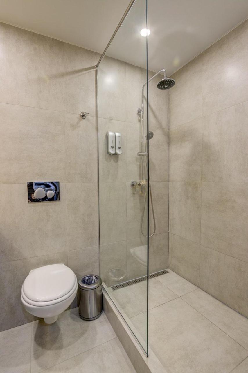 Large Double Room - Photo 4