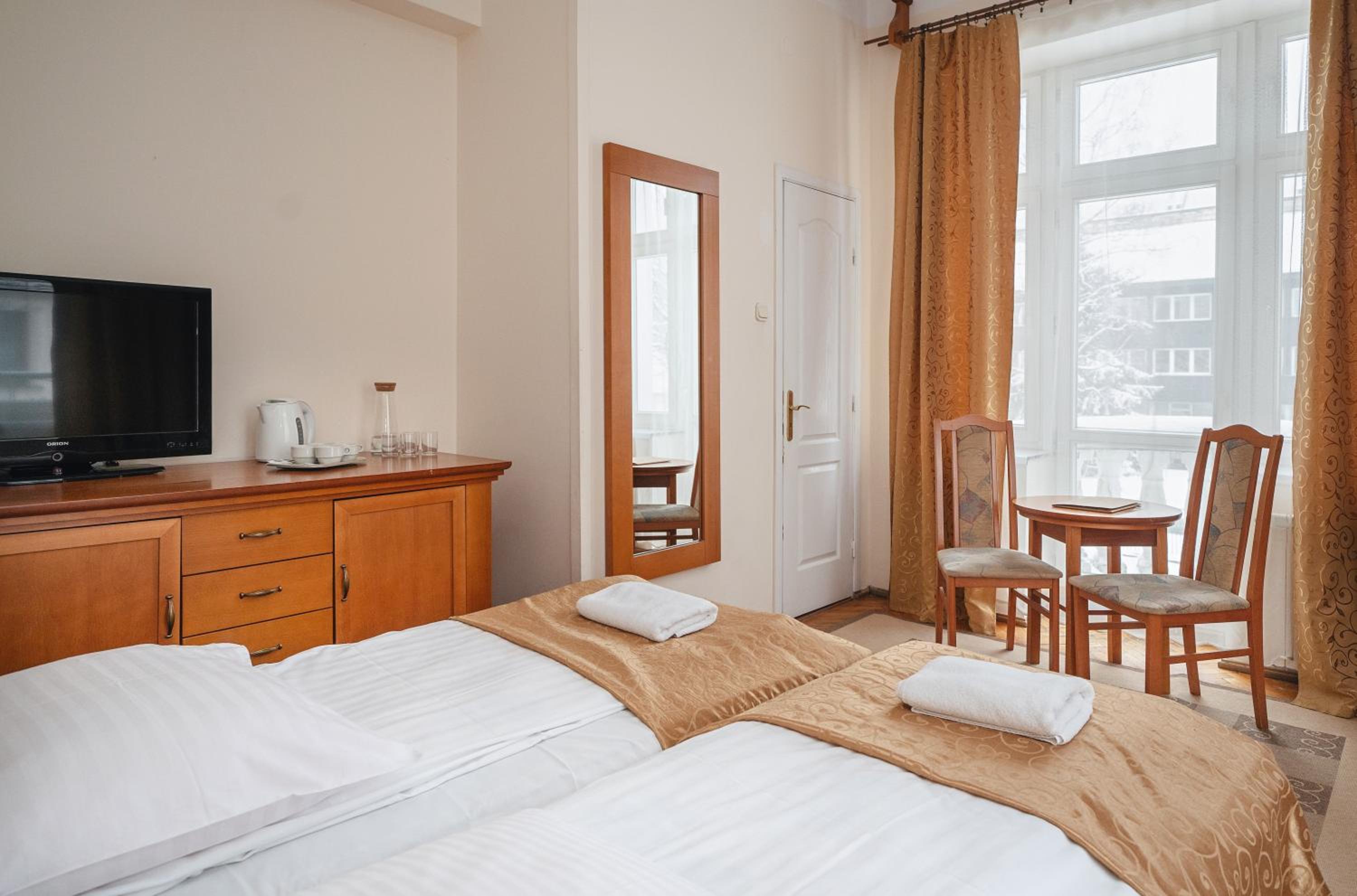 Quadruple Room - Photo 12