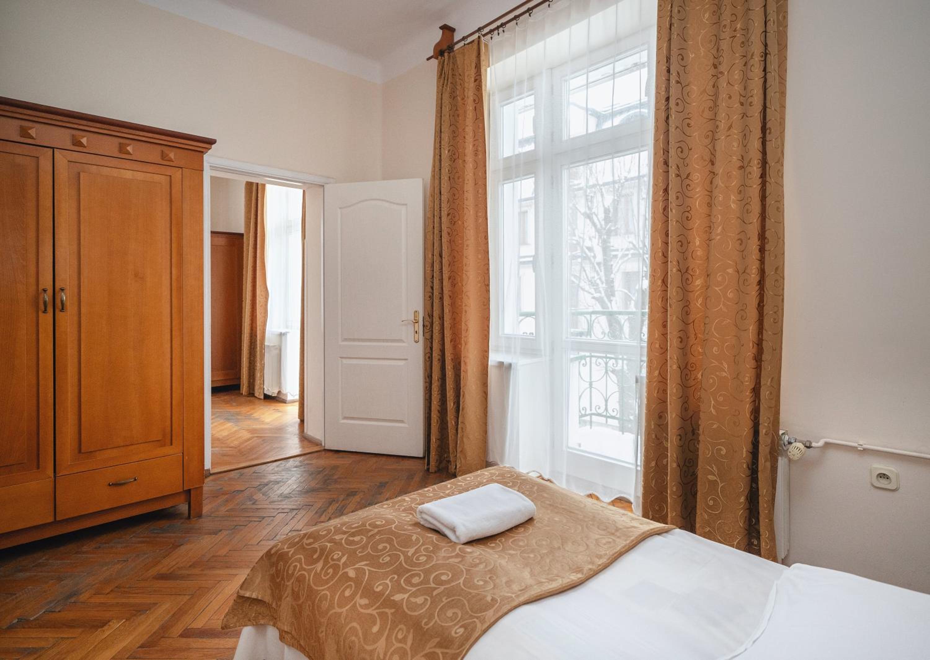 Quadruple Room - Photo 11