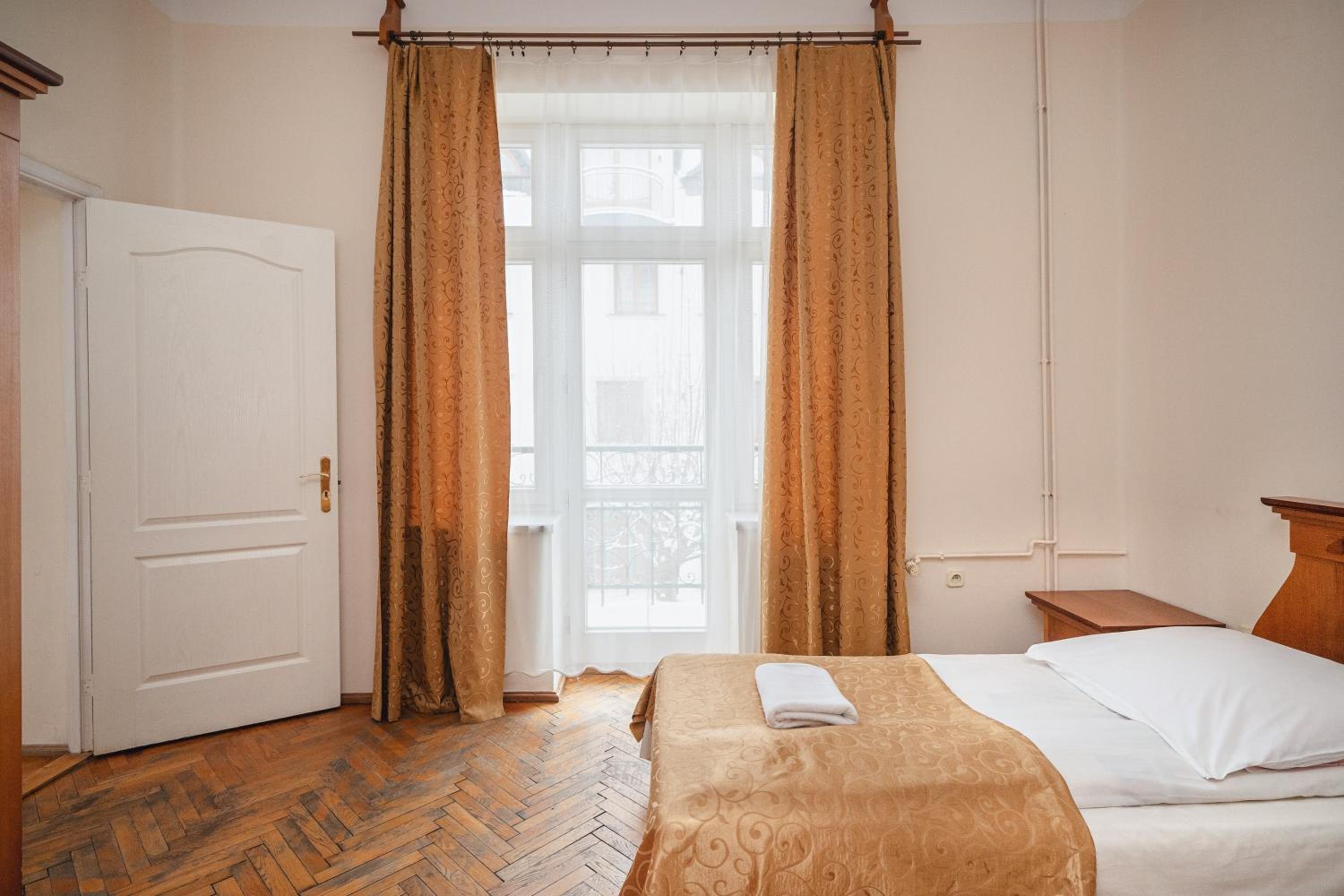 Quadruple Room - Photo 9