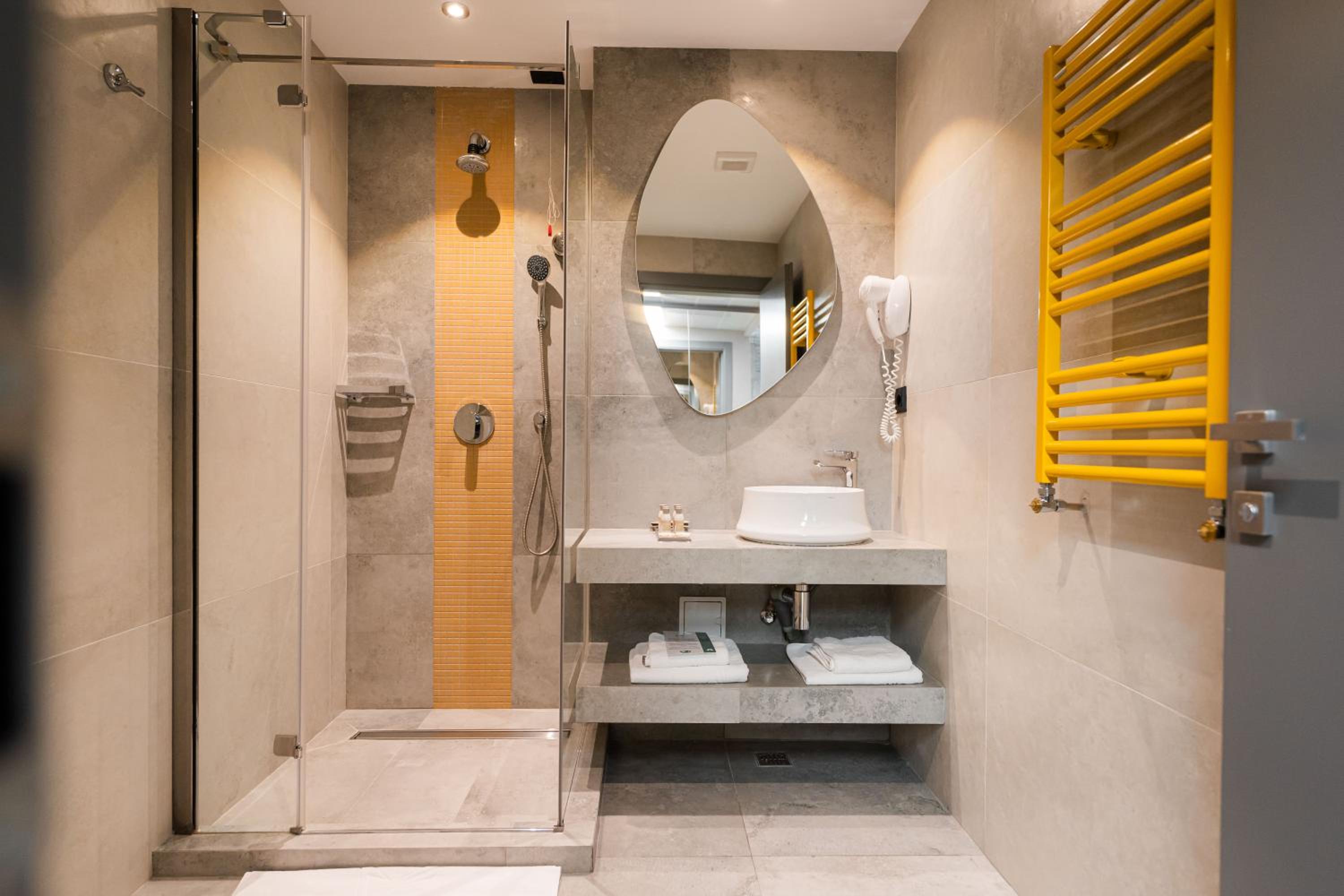 Supreme Suite (with jacuzzi) - Photo 7