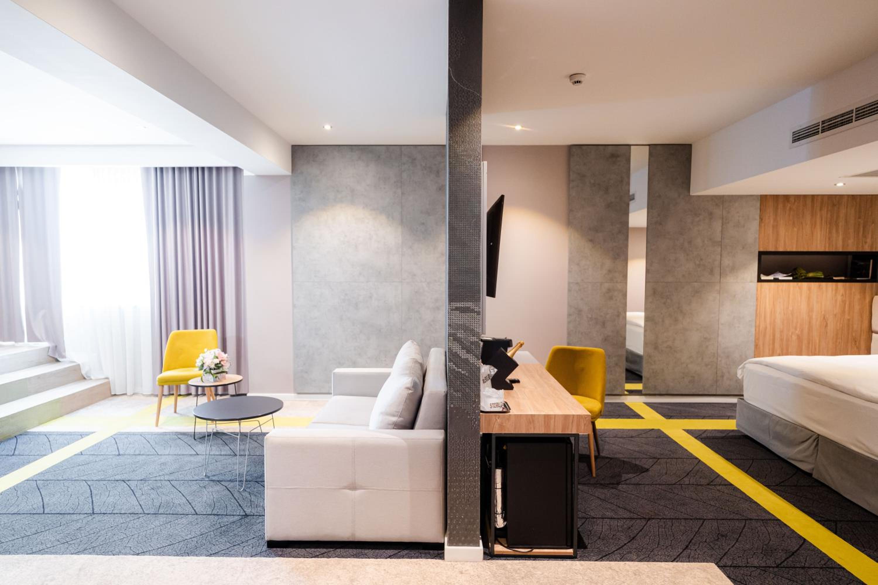 Supreme Suite (with jacuzzi) - Photo 5
