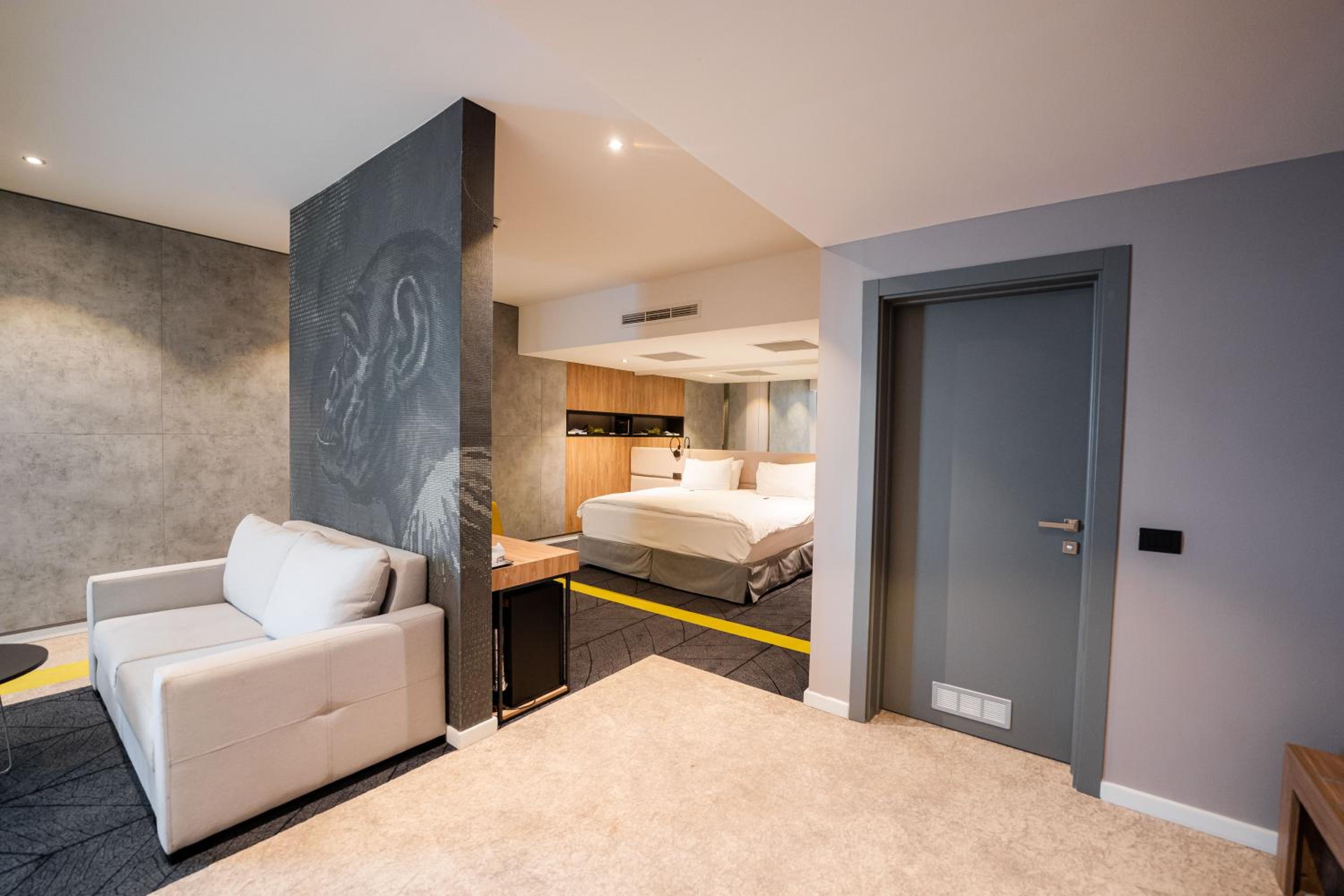 Supreme Suite (with jacuzzi) - Photo 6