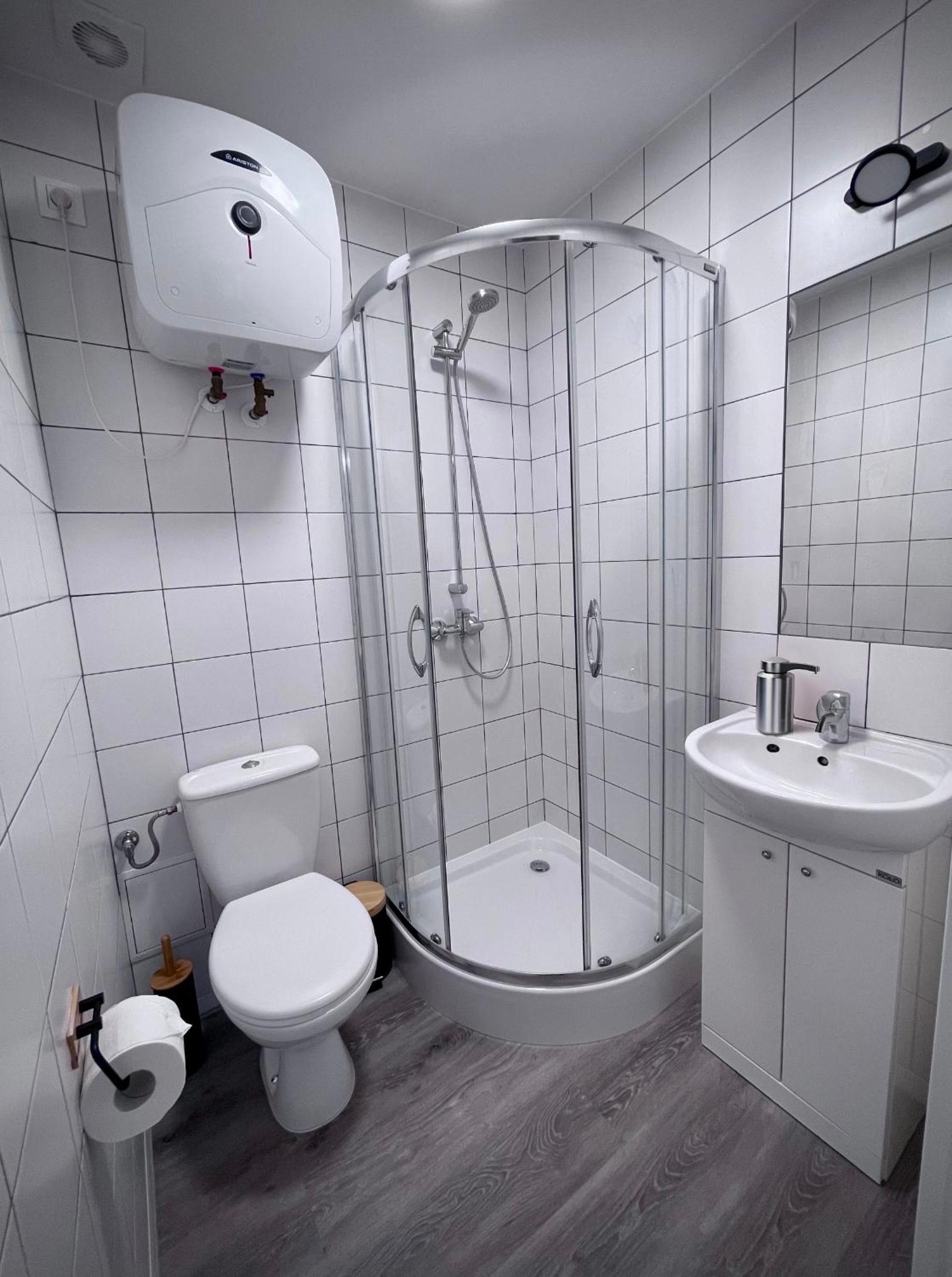 Triple Room with Private Bathroom - Photo 2