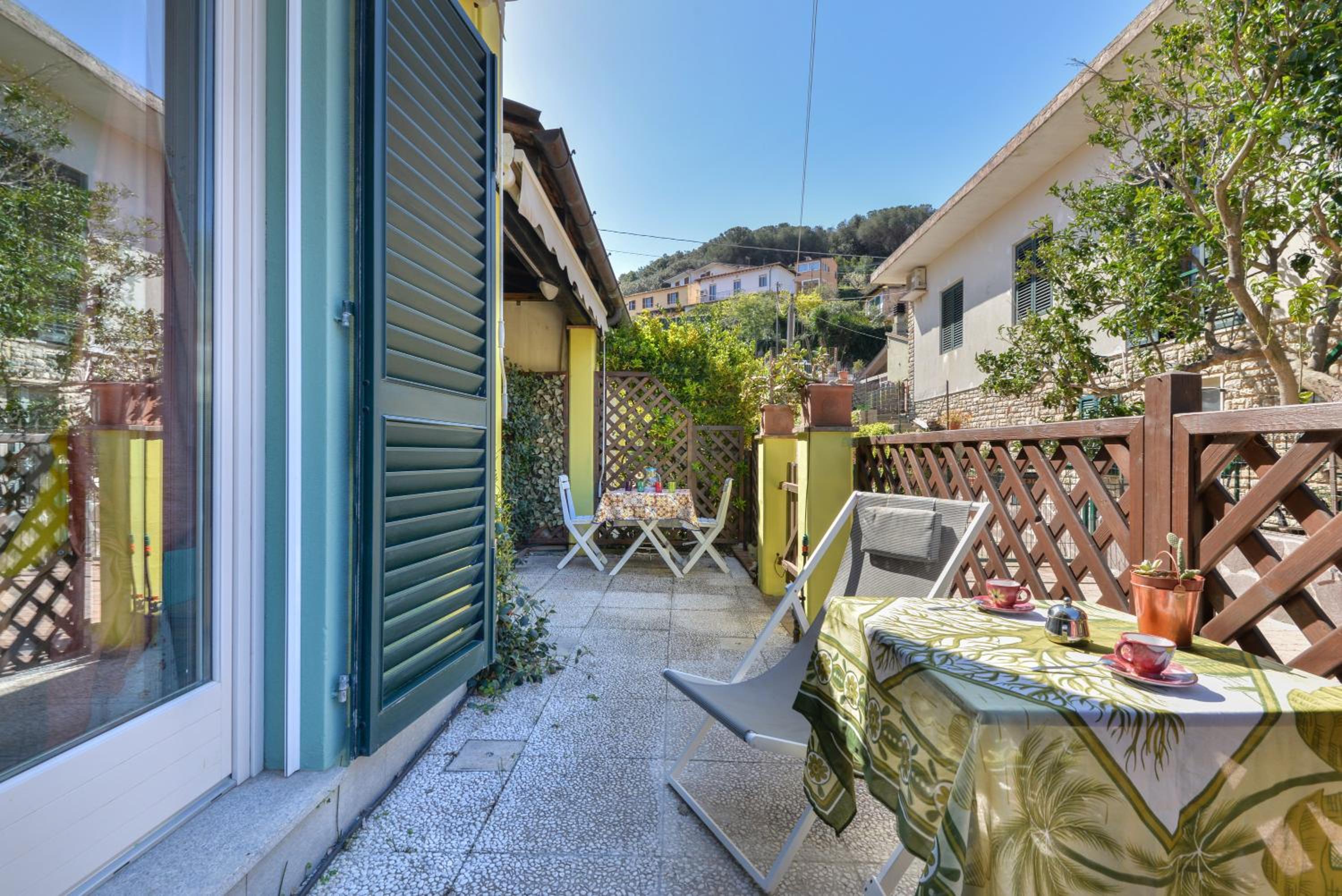 One-Bedroom Apartment with Garden View photo 2
