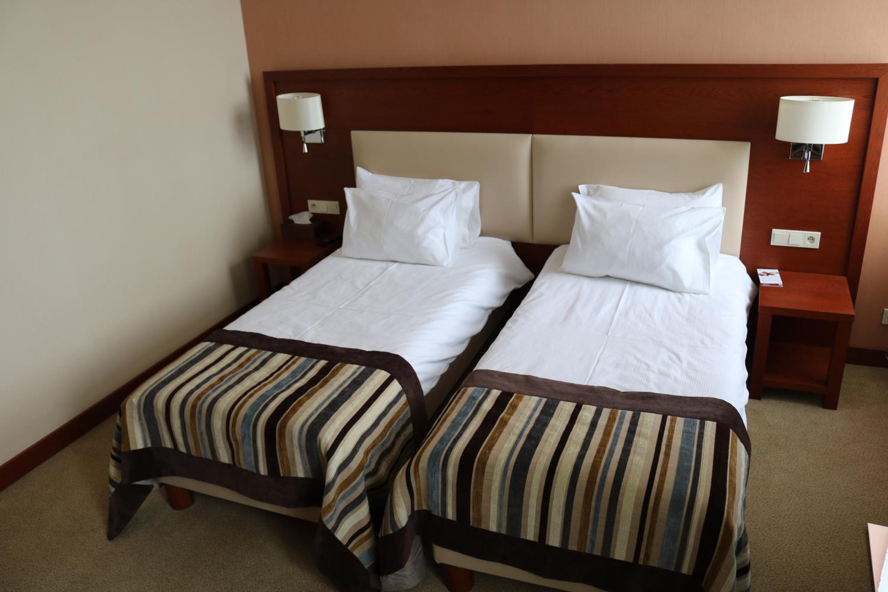 Twin Room - Photo 9
