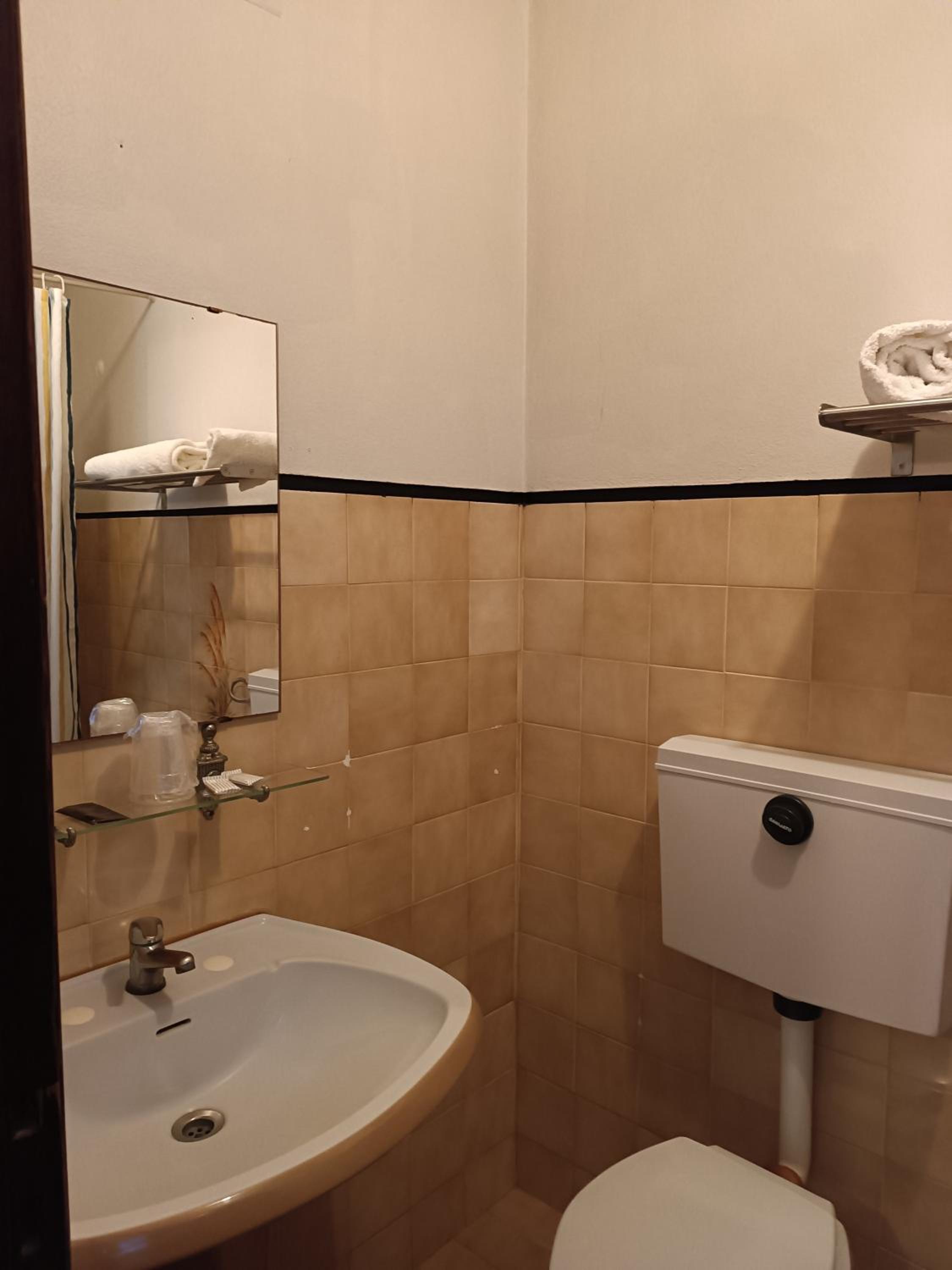Double Room - Photo 22