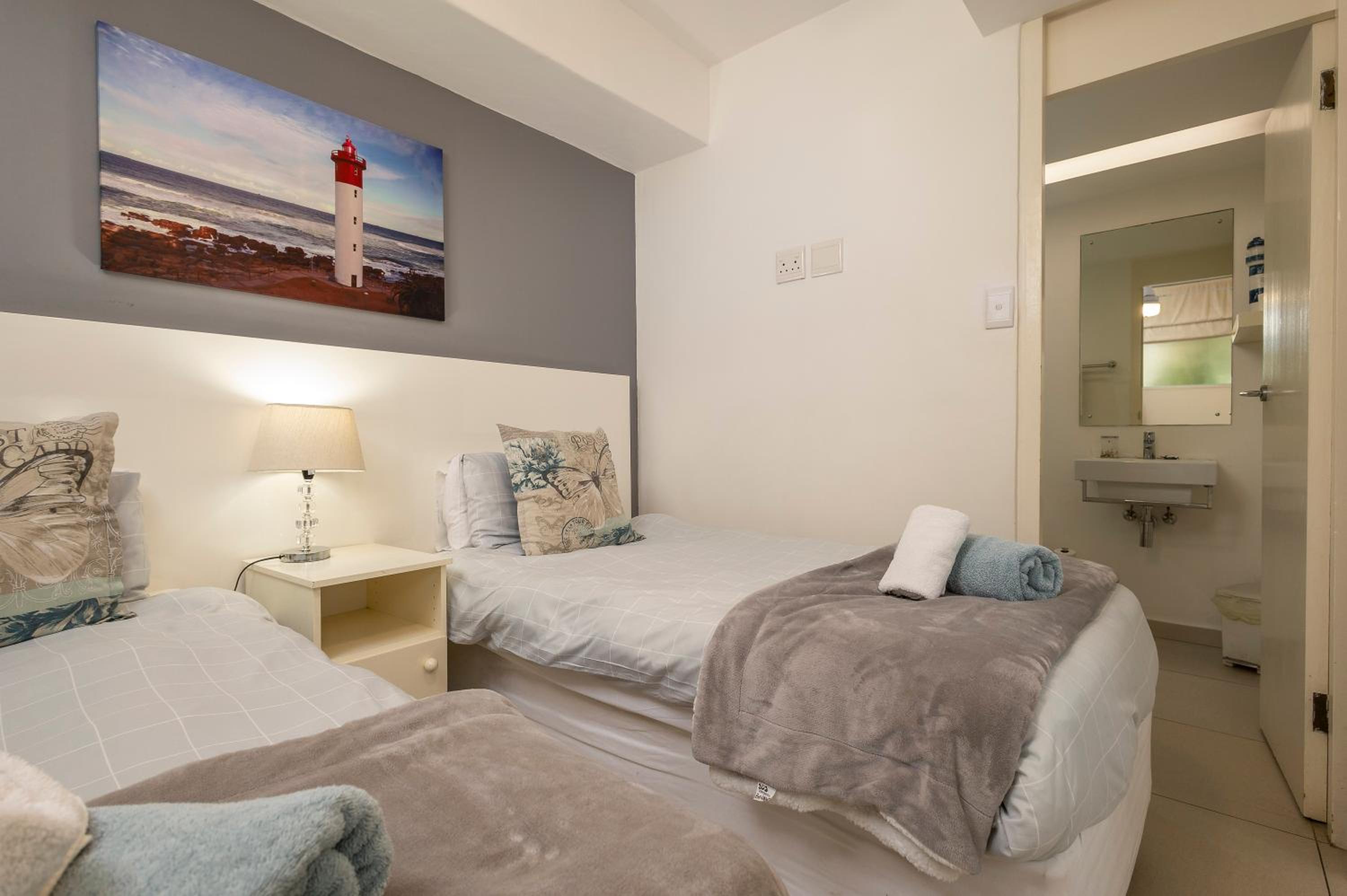 Apartment photo 2