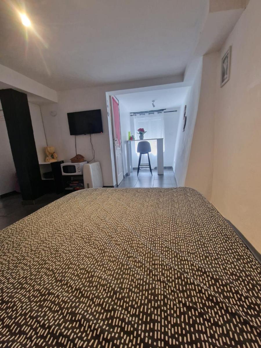 Double Room with Private Bathroom - Photo 14