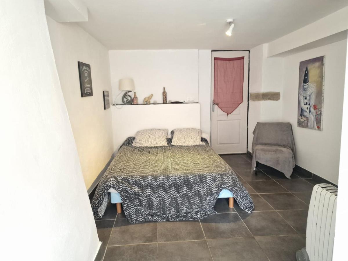 Double Room with Private Bathroom - Photo 11