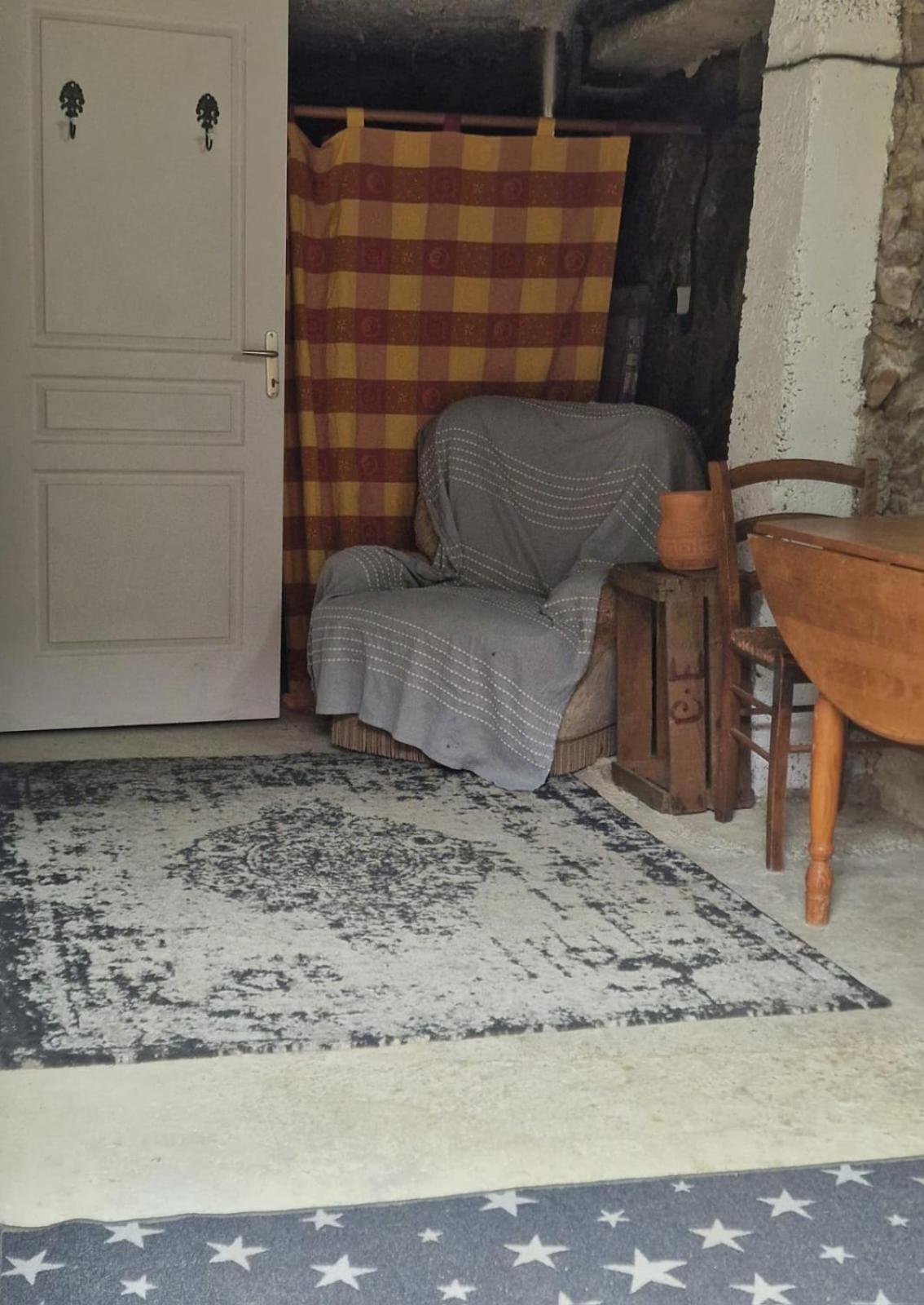 Double Room with Private Bathroom - Photo 9