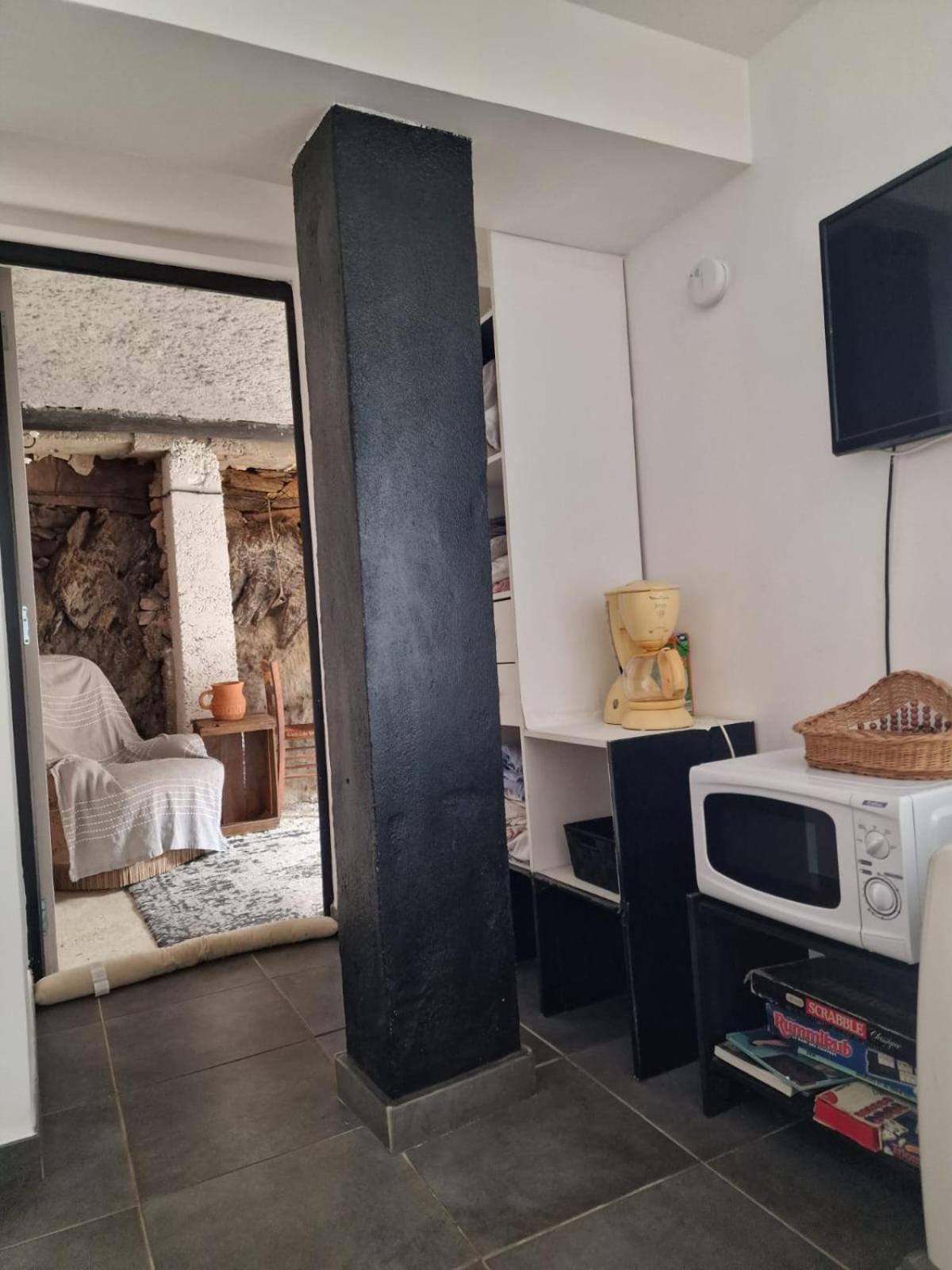 Double Room with Private Bathroom - Photo 8