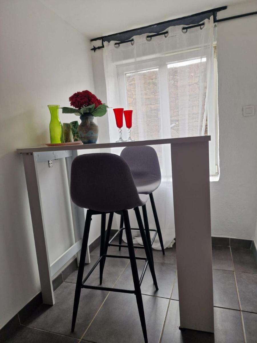 Double Room with Private Bathroom - Photo 2