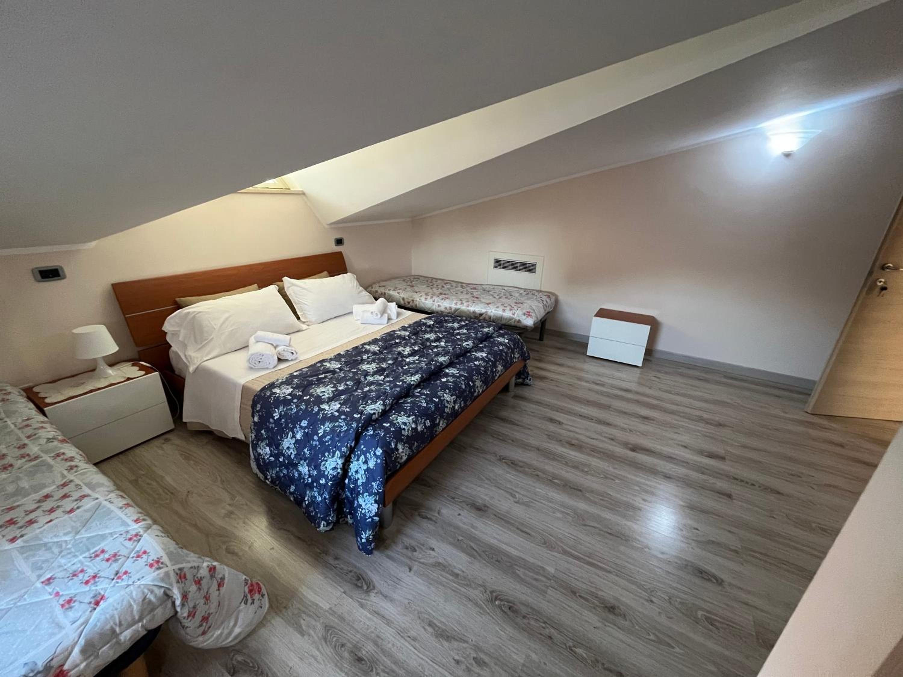 Classic Quadruple Room - Photo 3