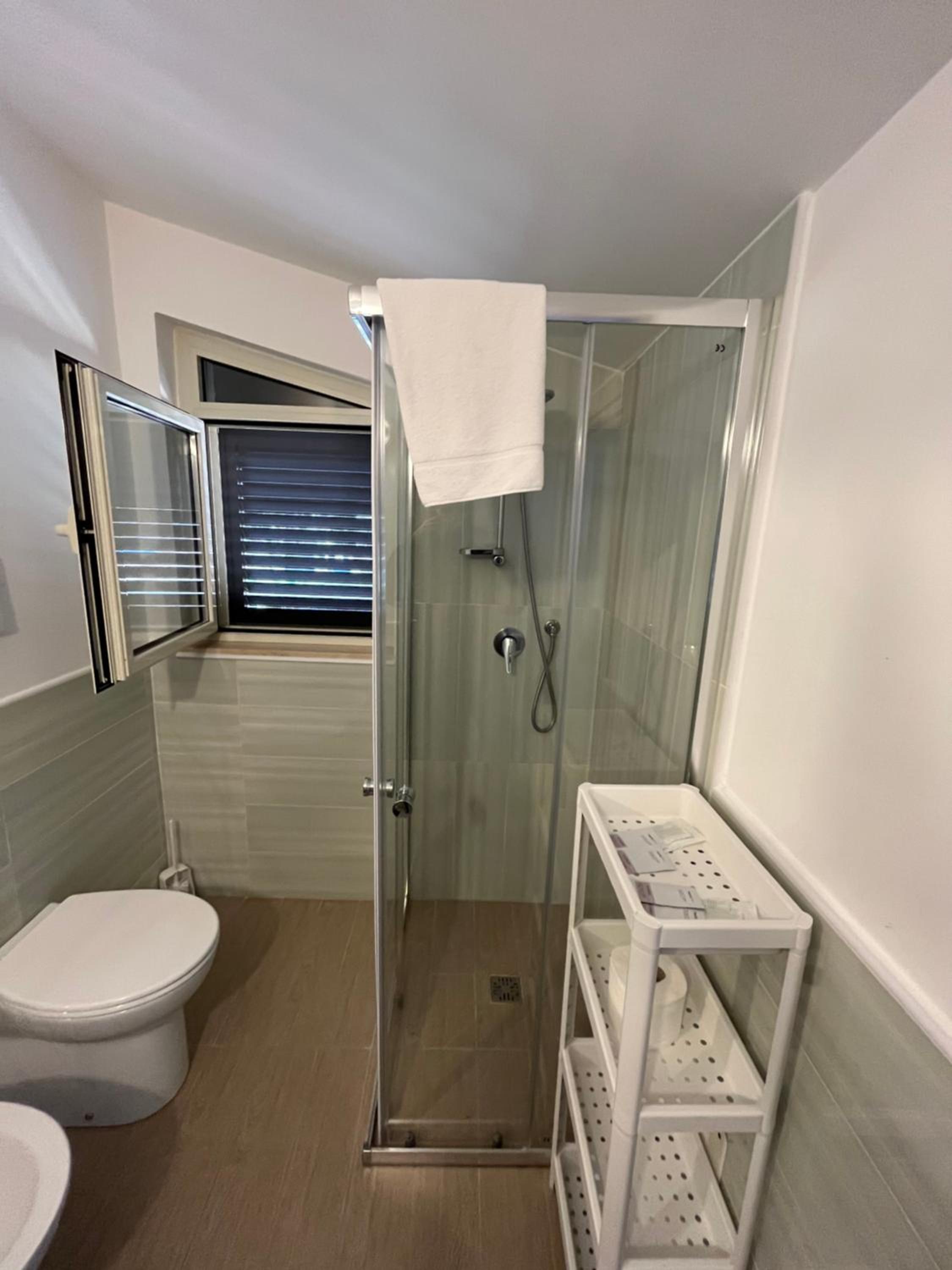 Classic Quadruple Room - Photo 6