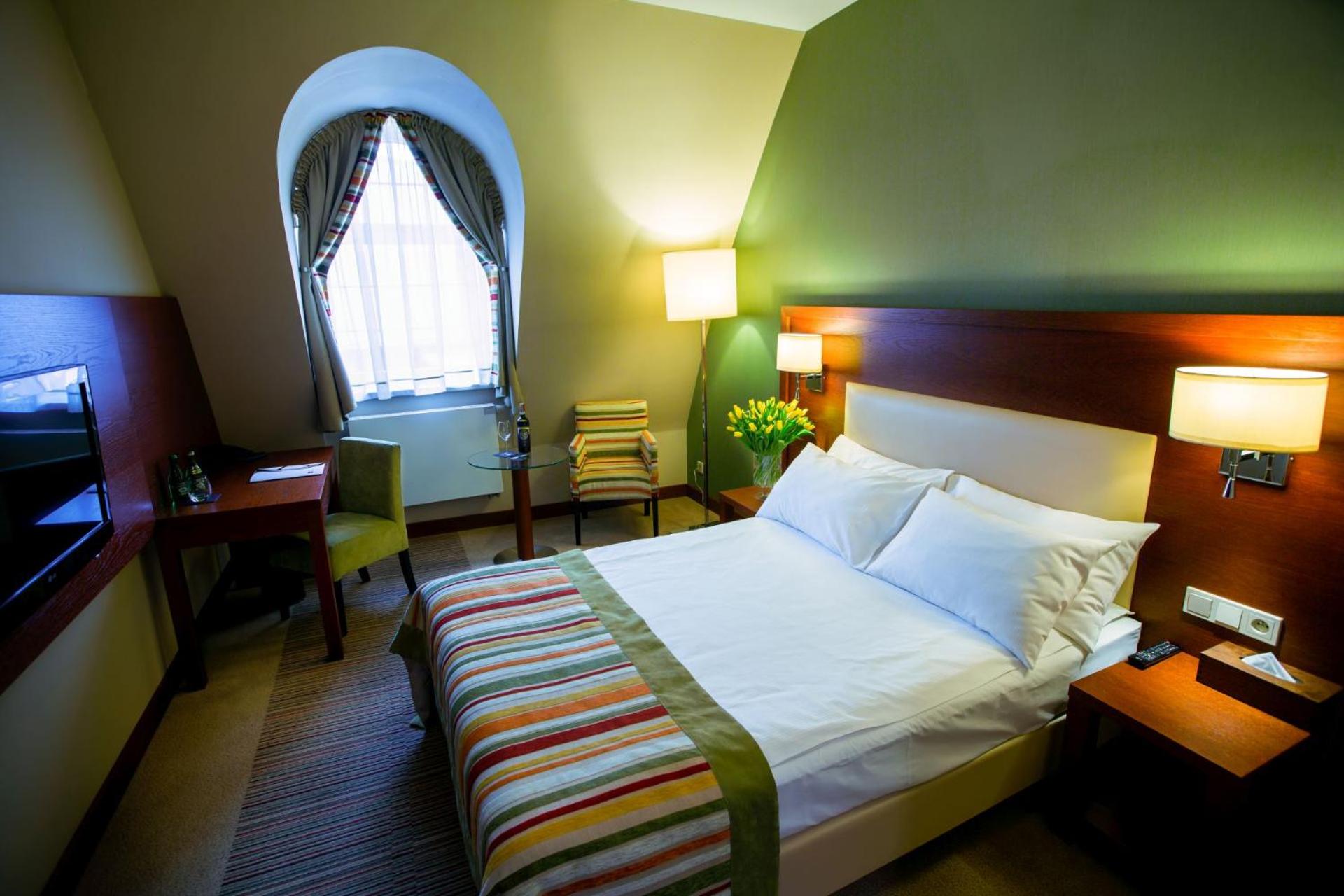 Economy Double Room (55 in bed) - Photo 3