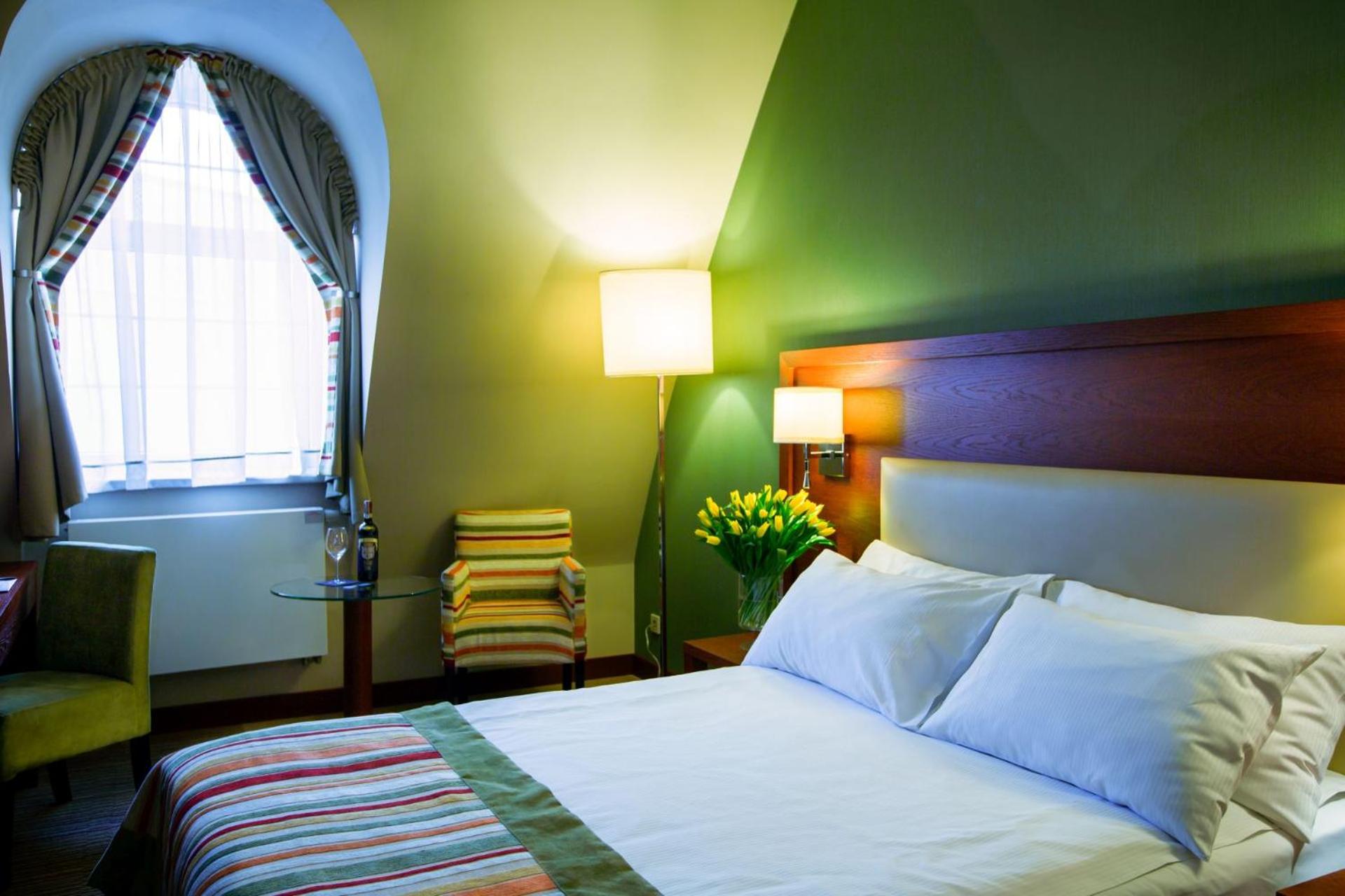 Economy Double Room (55 in bed) - Photo 8