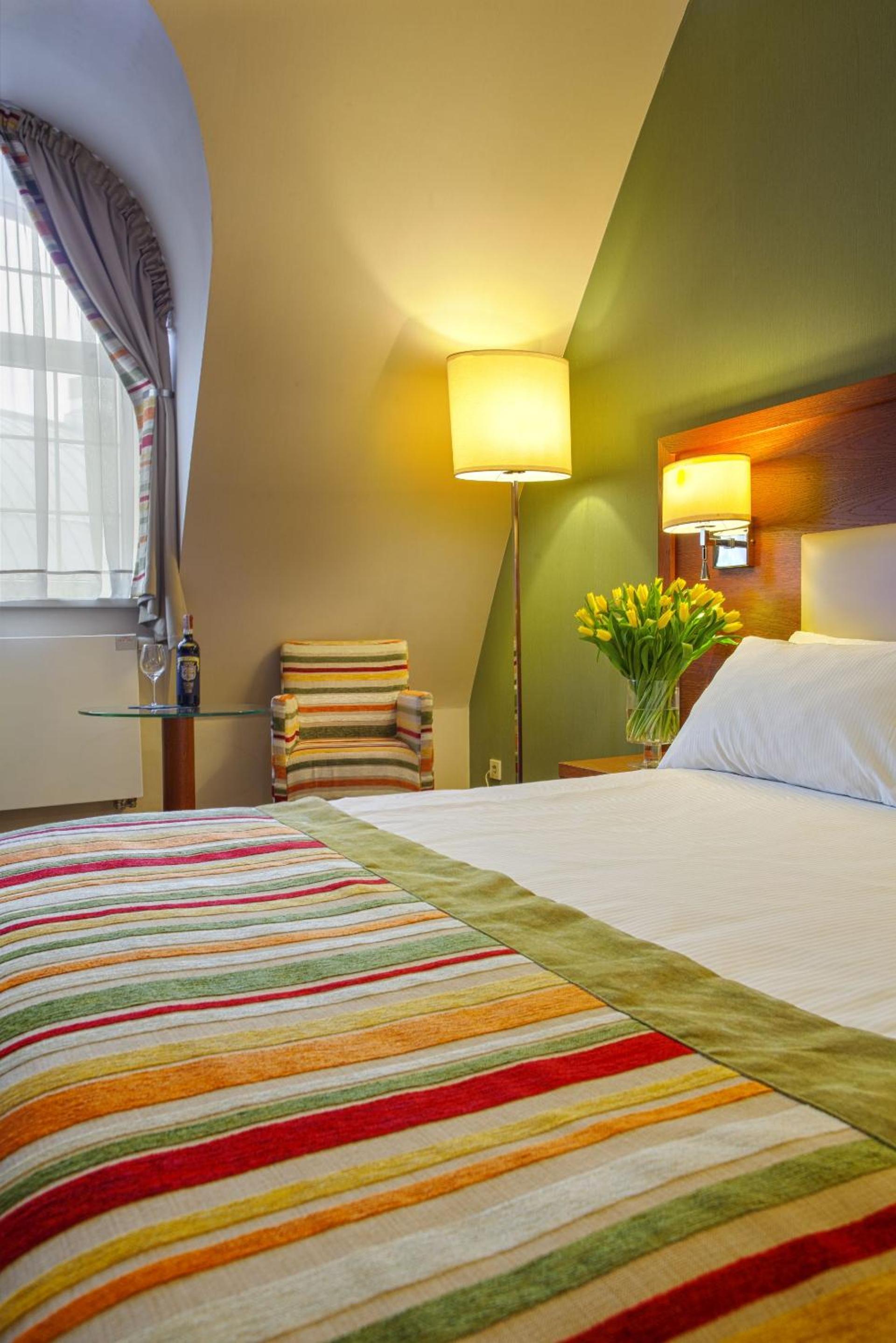 Economy Double Room (55 in bed) - Photo 1
