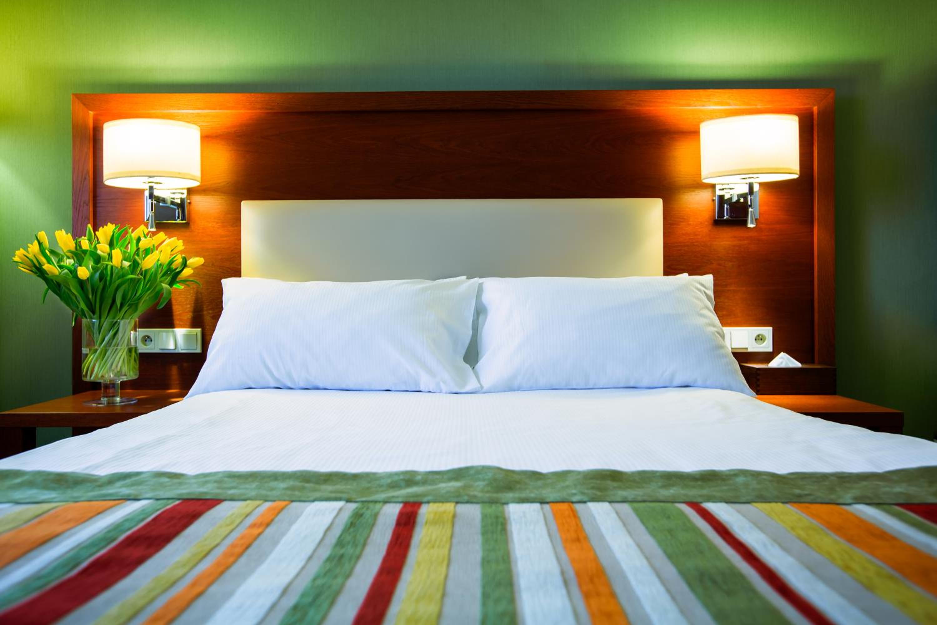 Economy Double Room (55 in bed) - Photo 7
