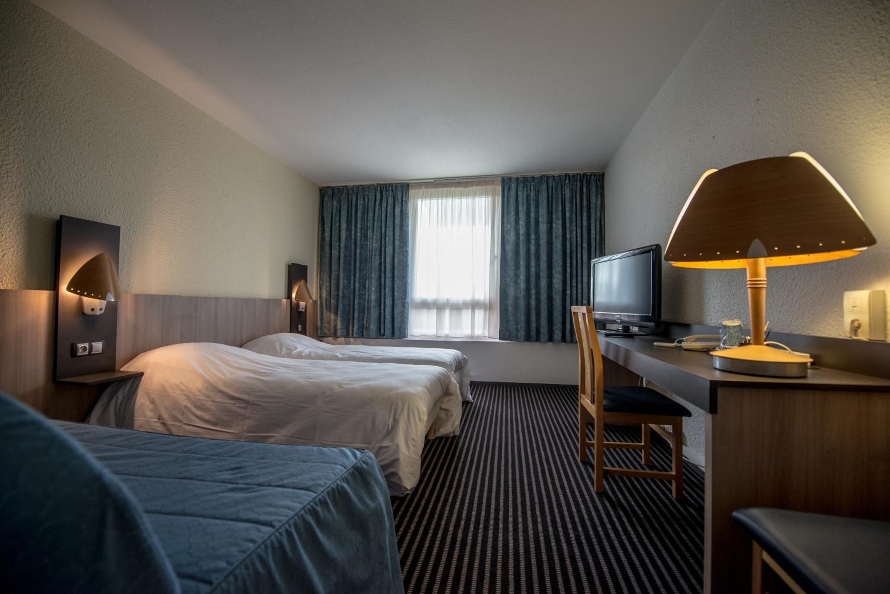 Superior Triple Room with 3 Single Beds - Photo 3
