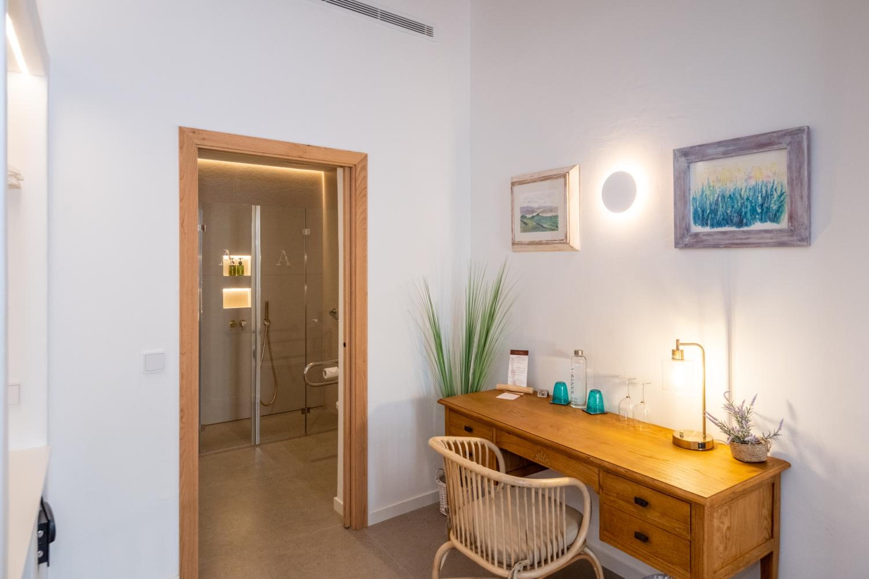 Double Room - Disability Access photo 2