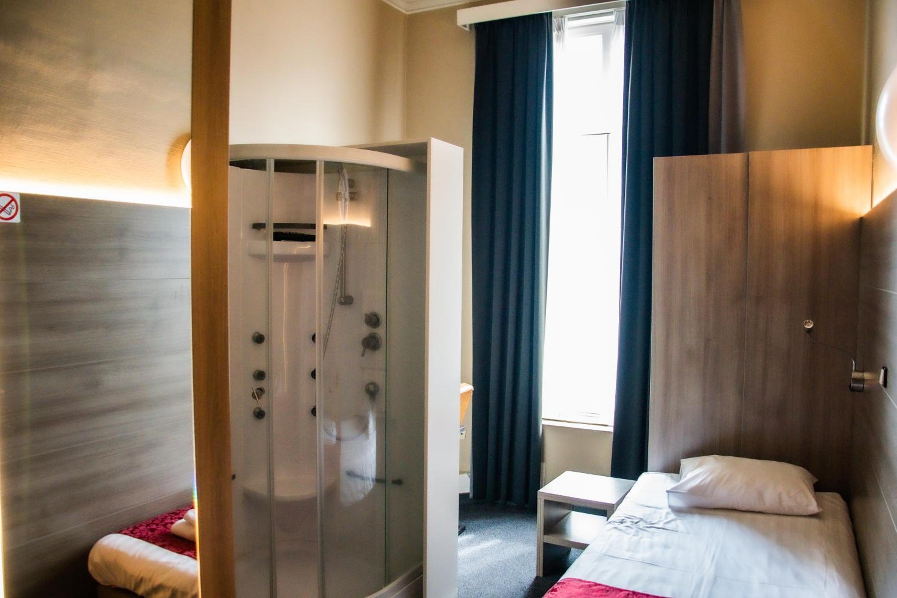 Single Room photo 2