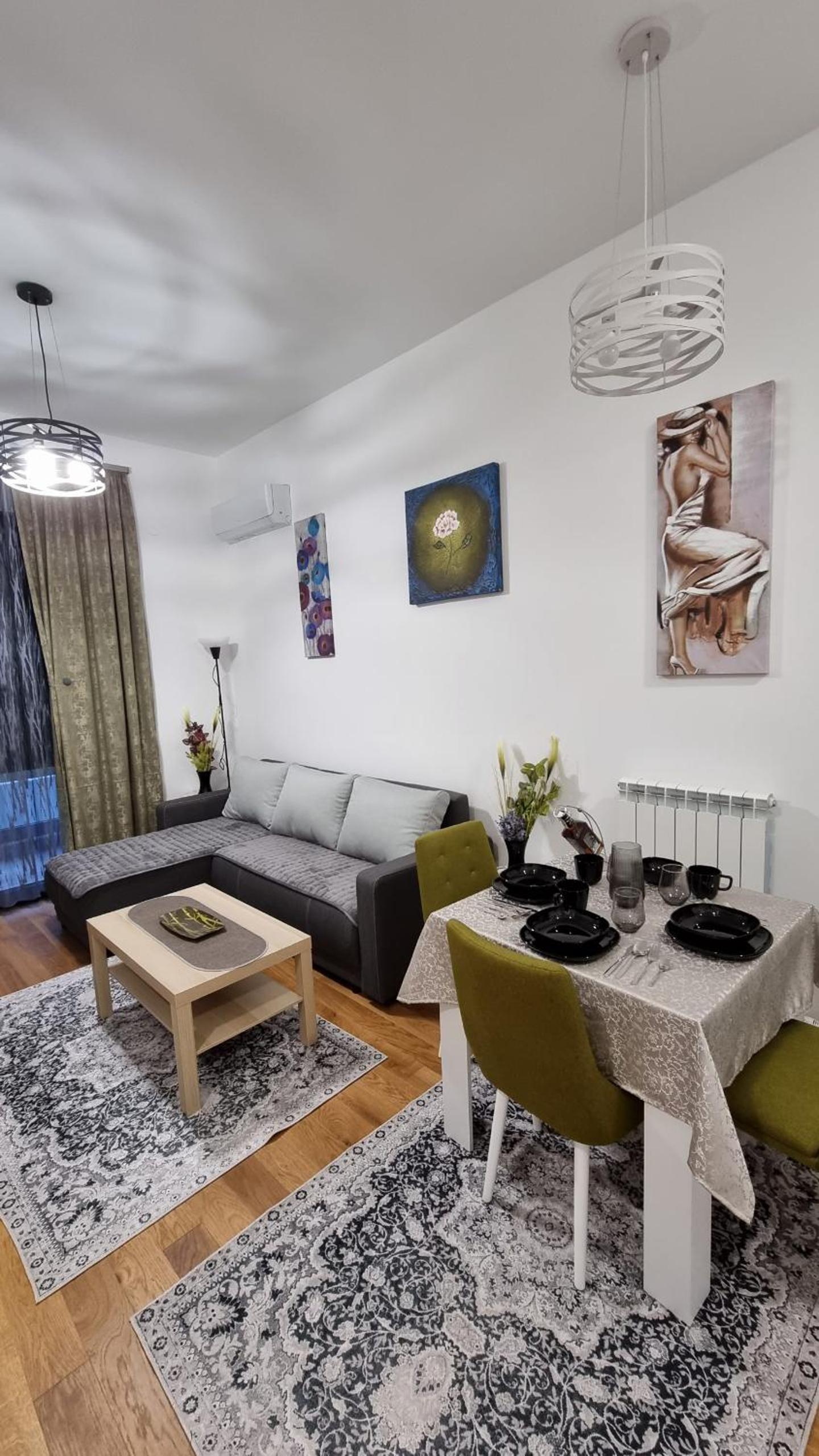 One-Bedroom Apartment photo 1
