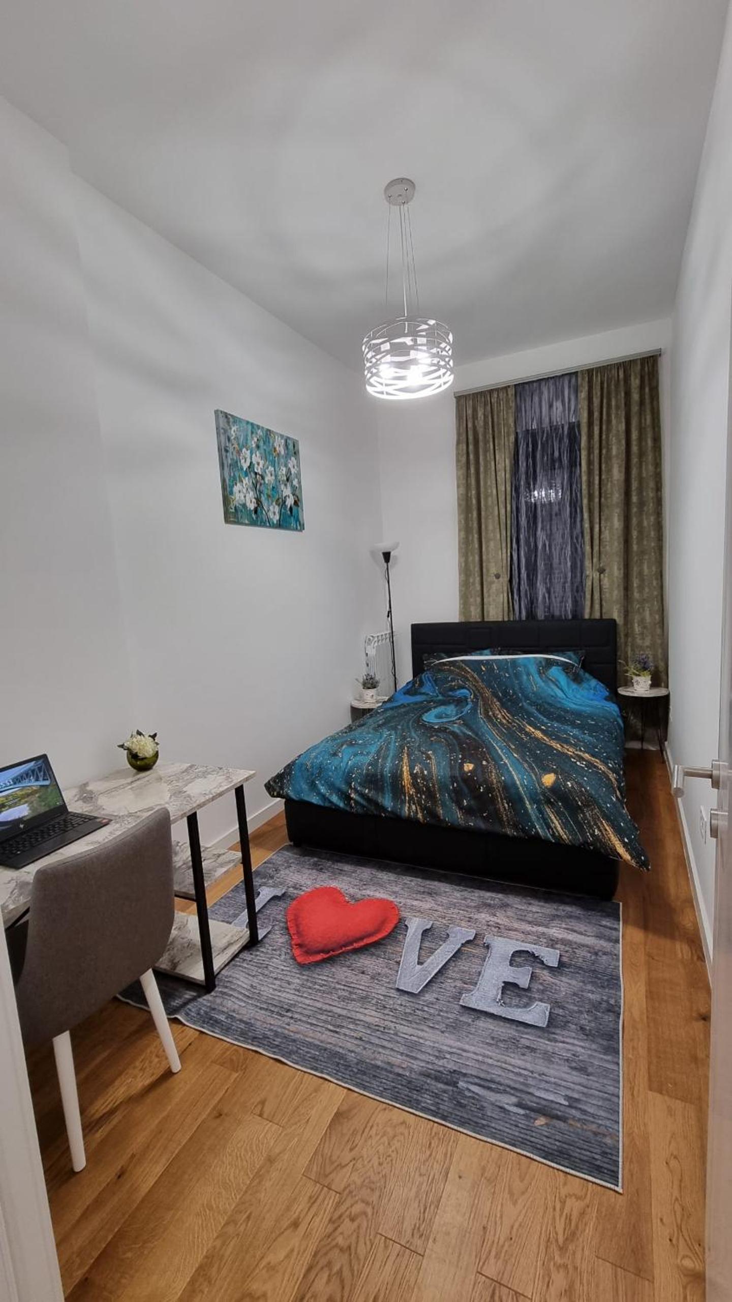 One-Bedroom Apartment photo 2