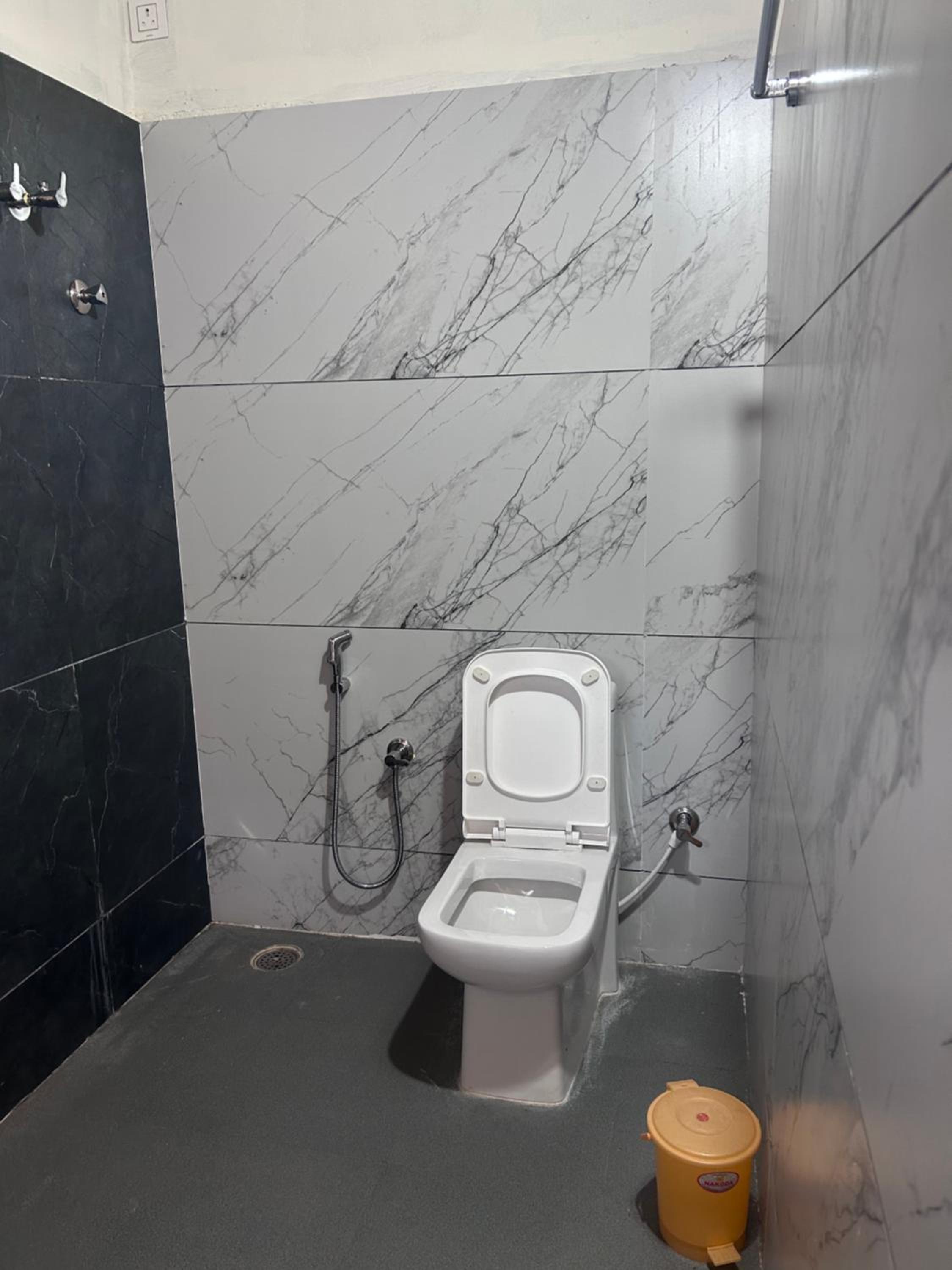 Deluxe Double Room (2 Adults + 1 Child) photo 2