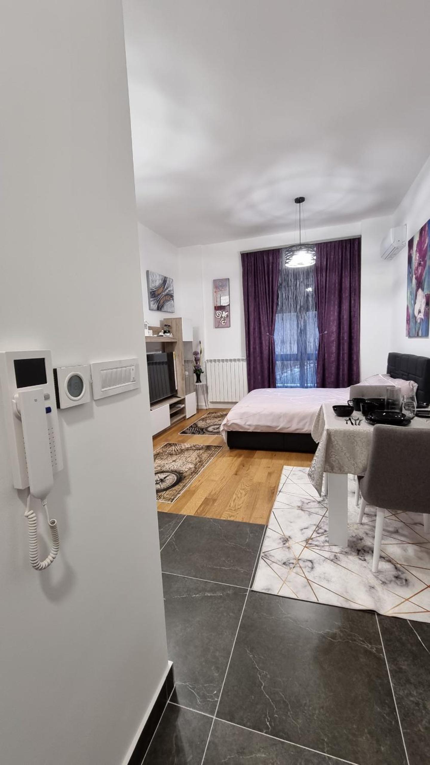 Apartment photo 2