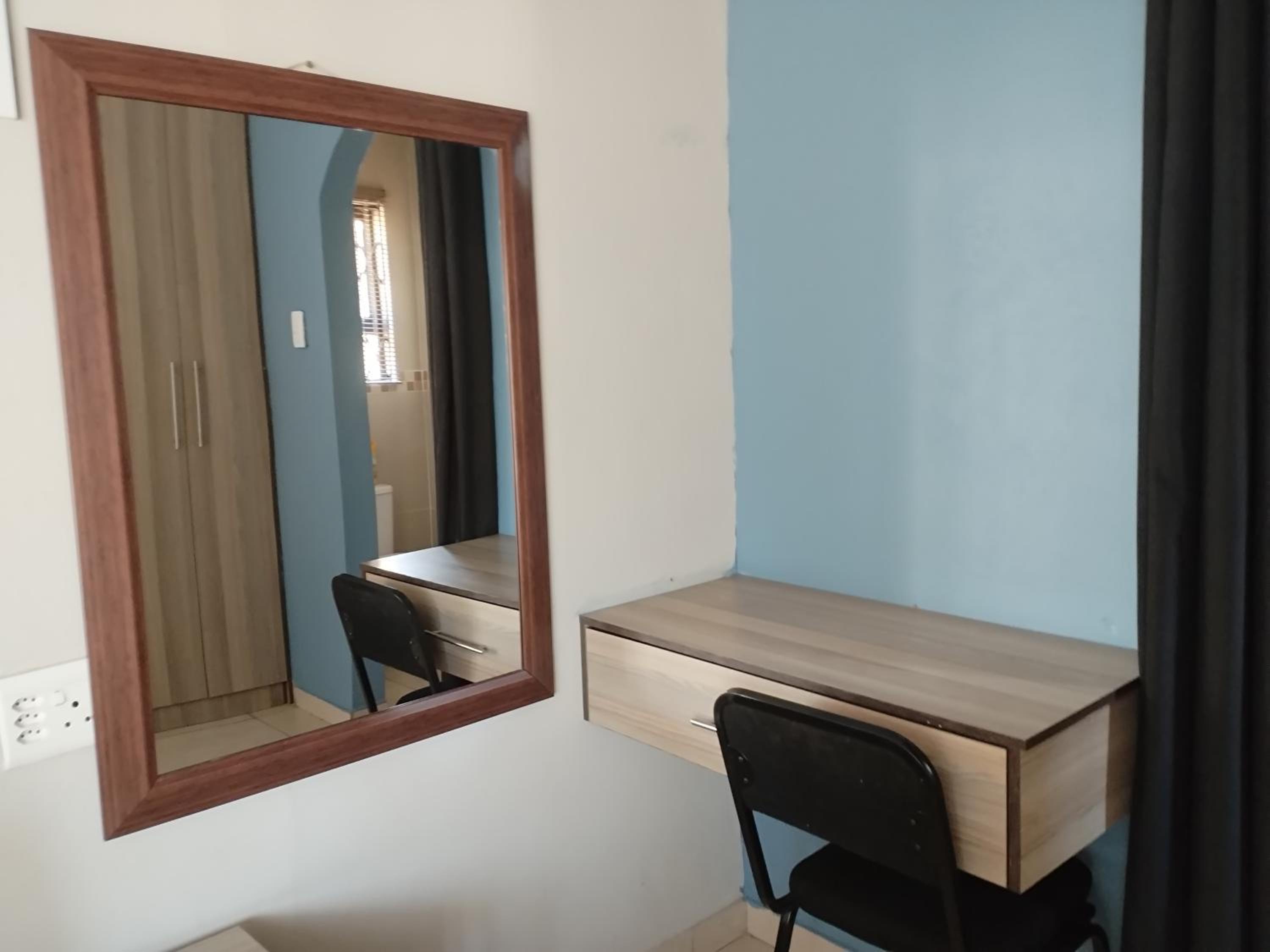 Deluxe Double Room with Shower photo 2