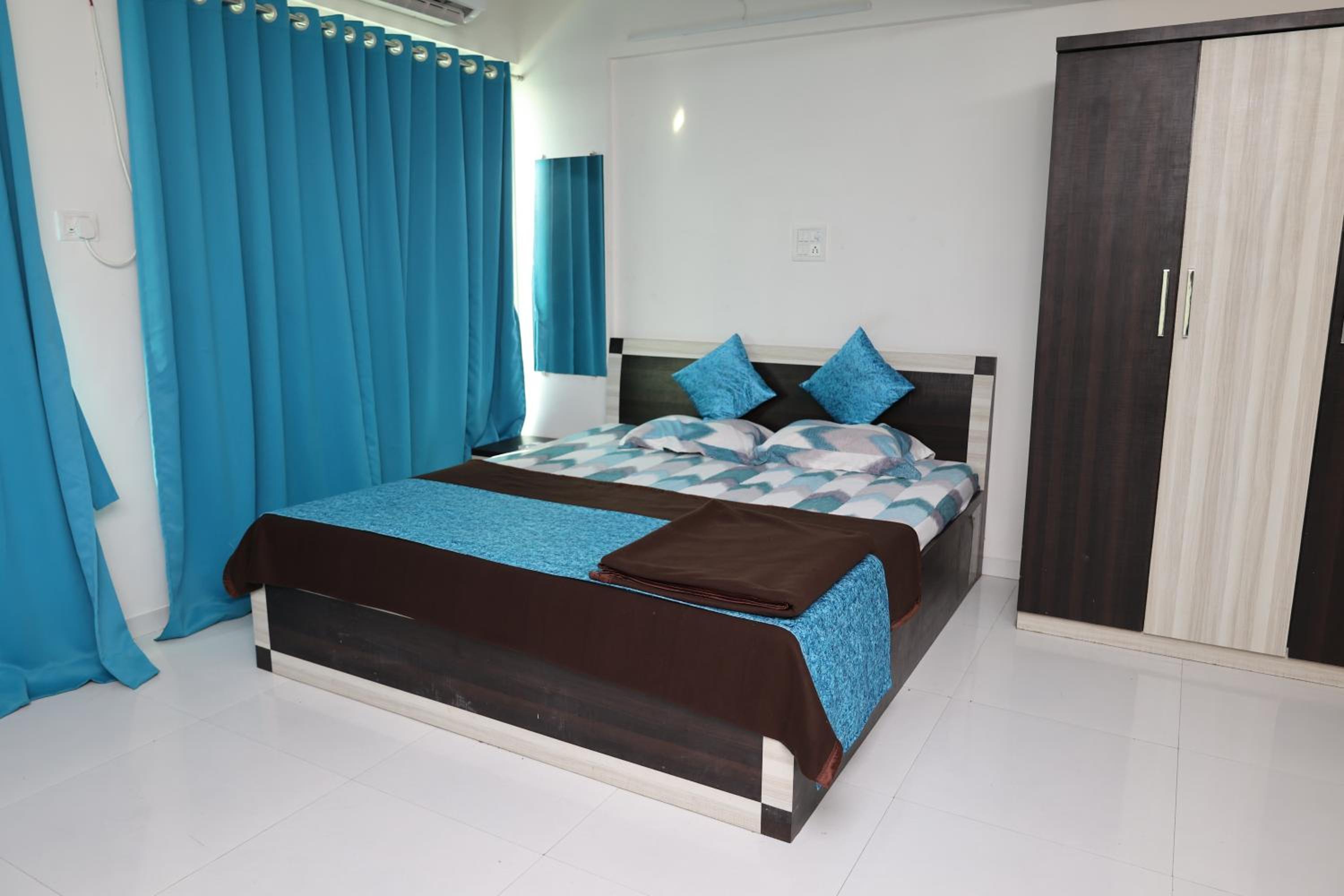Family Room - Photo 10