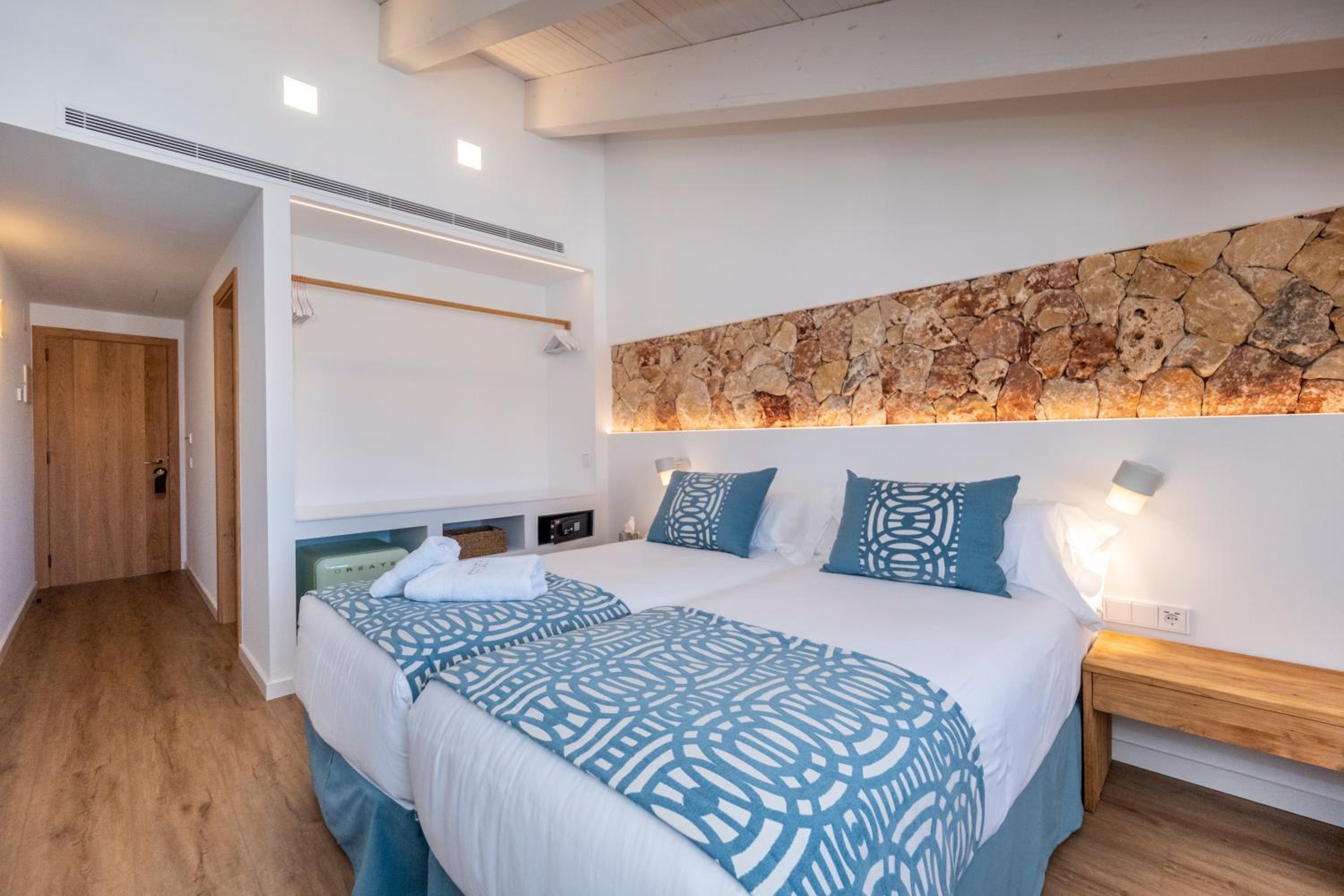 Standard Twin Room photo 2