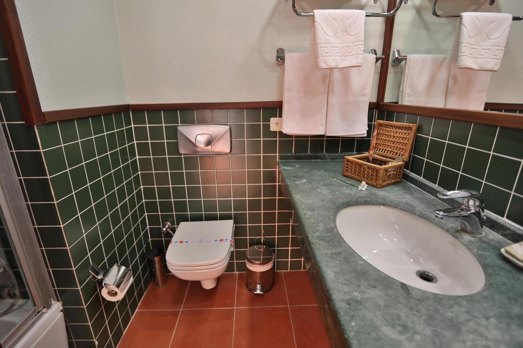 Standard Double or Twin Room with Sea View photo 3