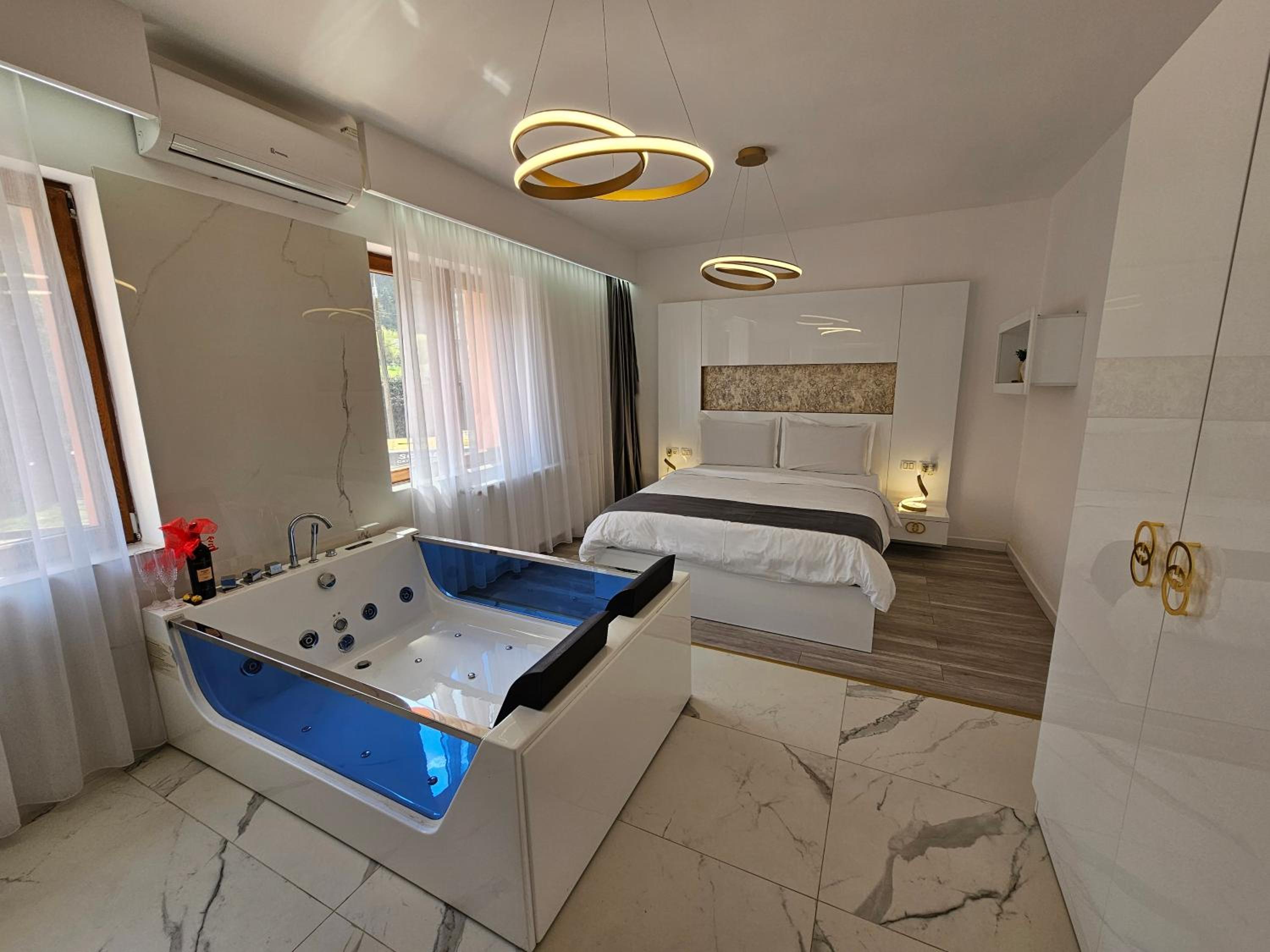 Double Room with Spa Bath photo 2